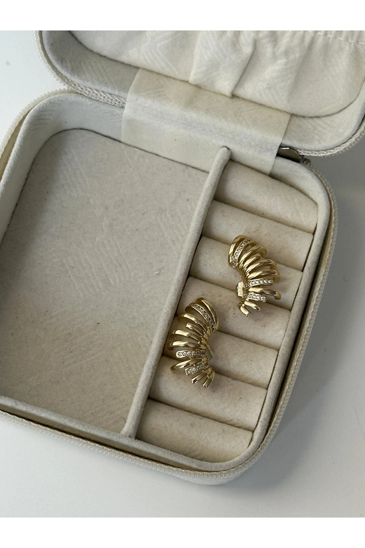 14K Gold Renkli  Kulağı Saran Çoklu Görünüm Küpe