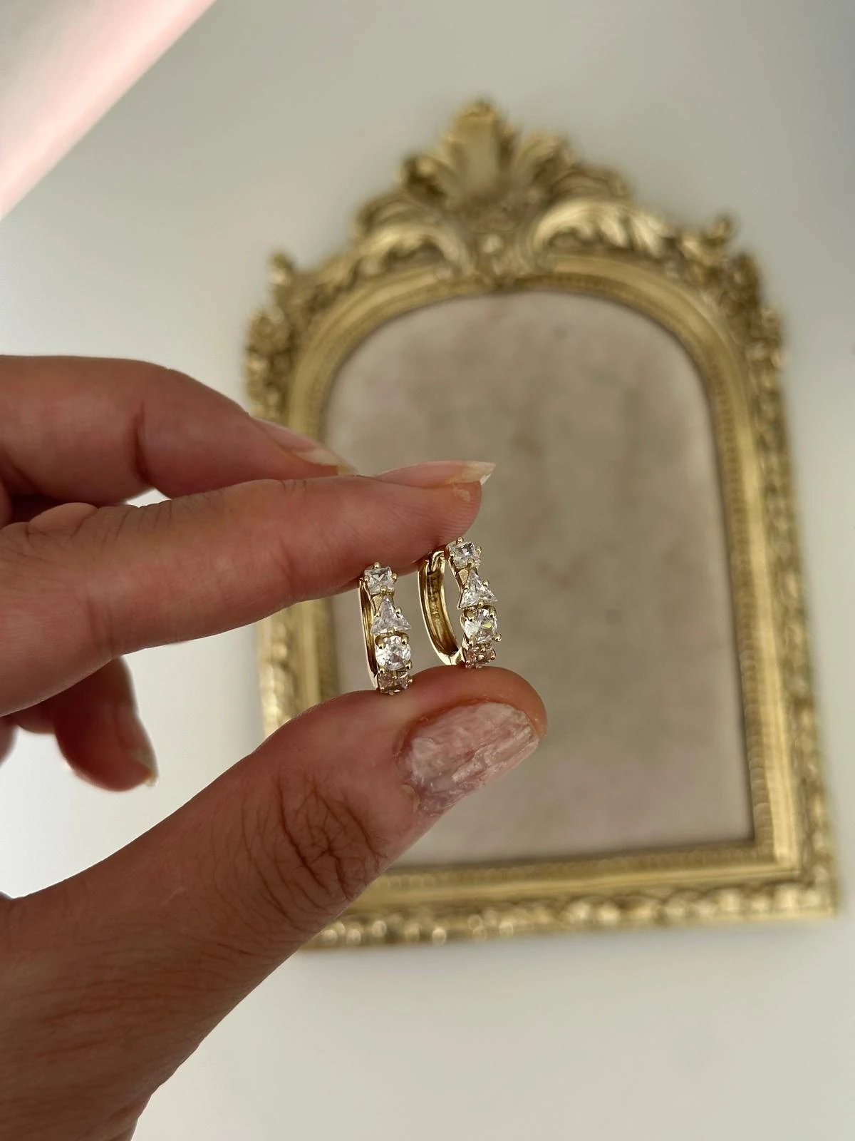 14K Gold Renkli Beş Önü Dört Geometrik Elmas Taş Formlu Halka Küpe