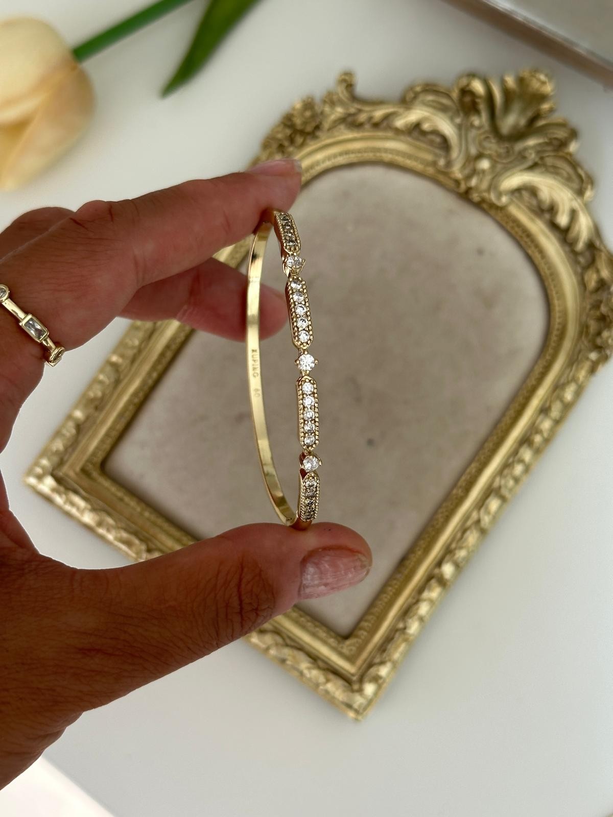 14K Gold Renkli Sıra Taş Oval Kelepçe