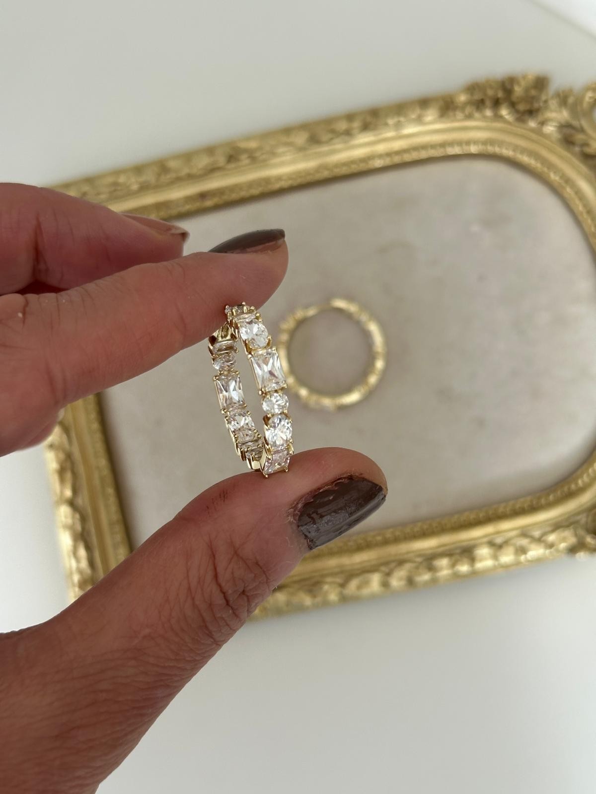14K Gold Renkli Geometriik İçi Dışı Full Kristal Taşlı Küpe