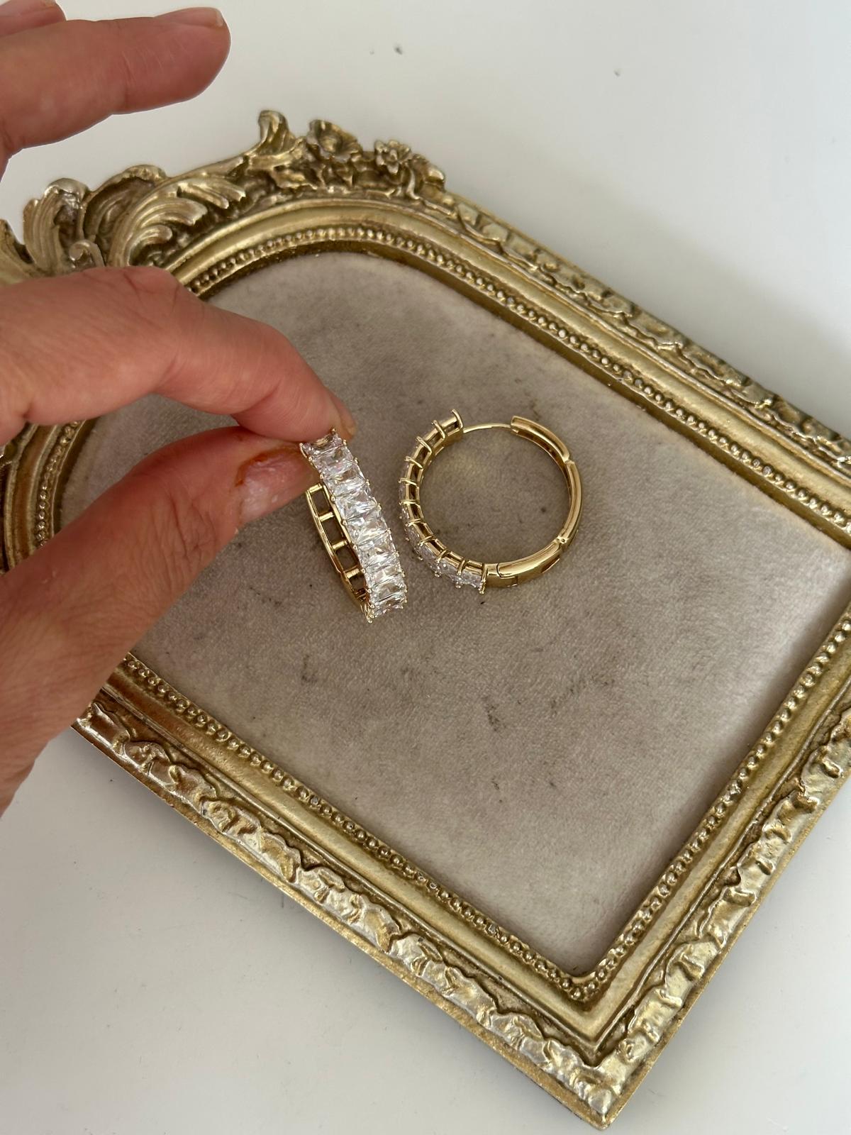 14K Gold Renkli Halka Kalın Önü Kristal Taşlı Küpe