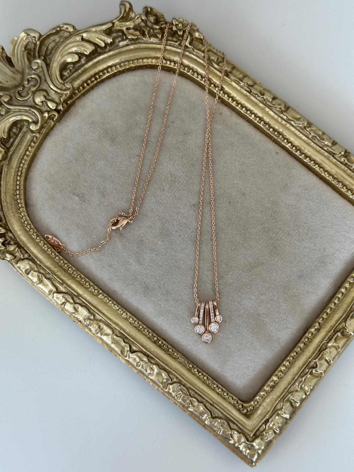 18K Gold Rose Beş Çubuk Sarkıtlı Kolye
