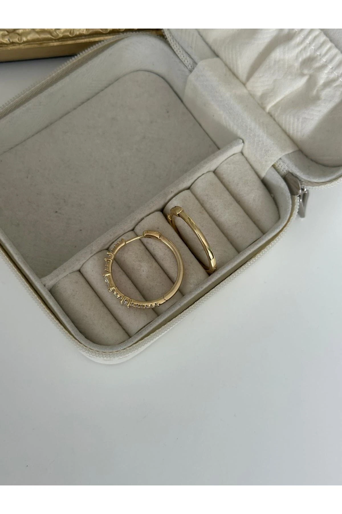 14K Gold Renkli Önü Montür Kristal Taşlı Halka Küpe