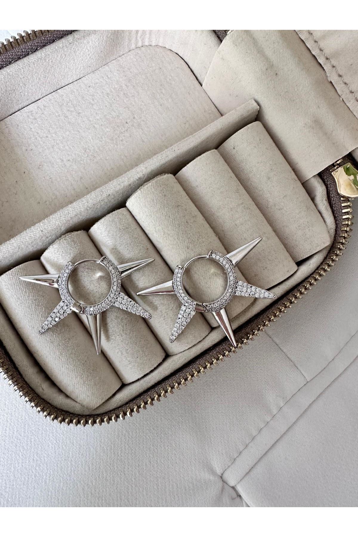 Gümüş Renkli Çivi Halka Gömme Taş Küpe