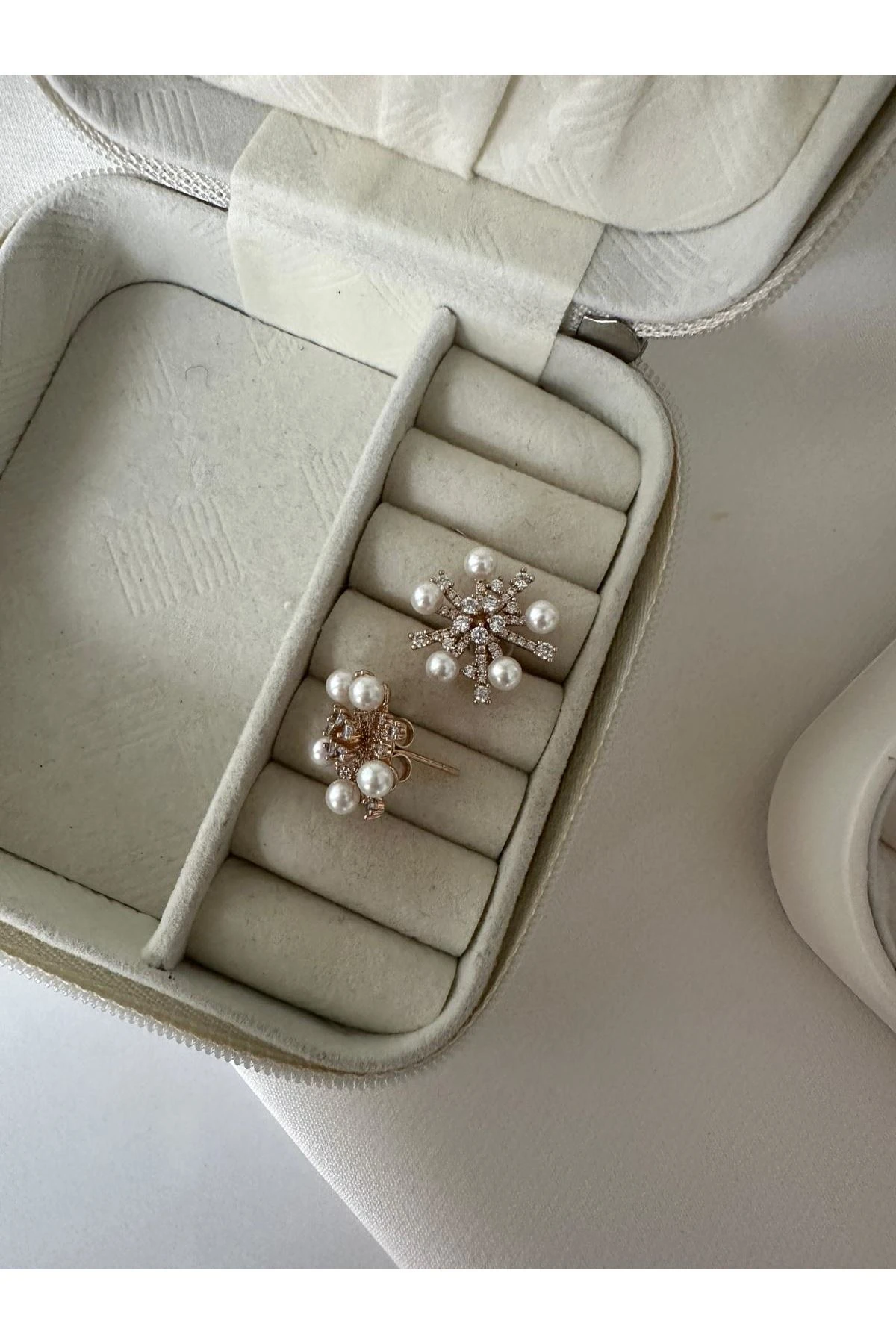 18K Rose Gold Renkli Kar Tanesi Temalı Ortası Taşlı İnci Küpe