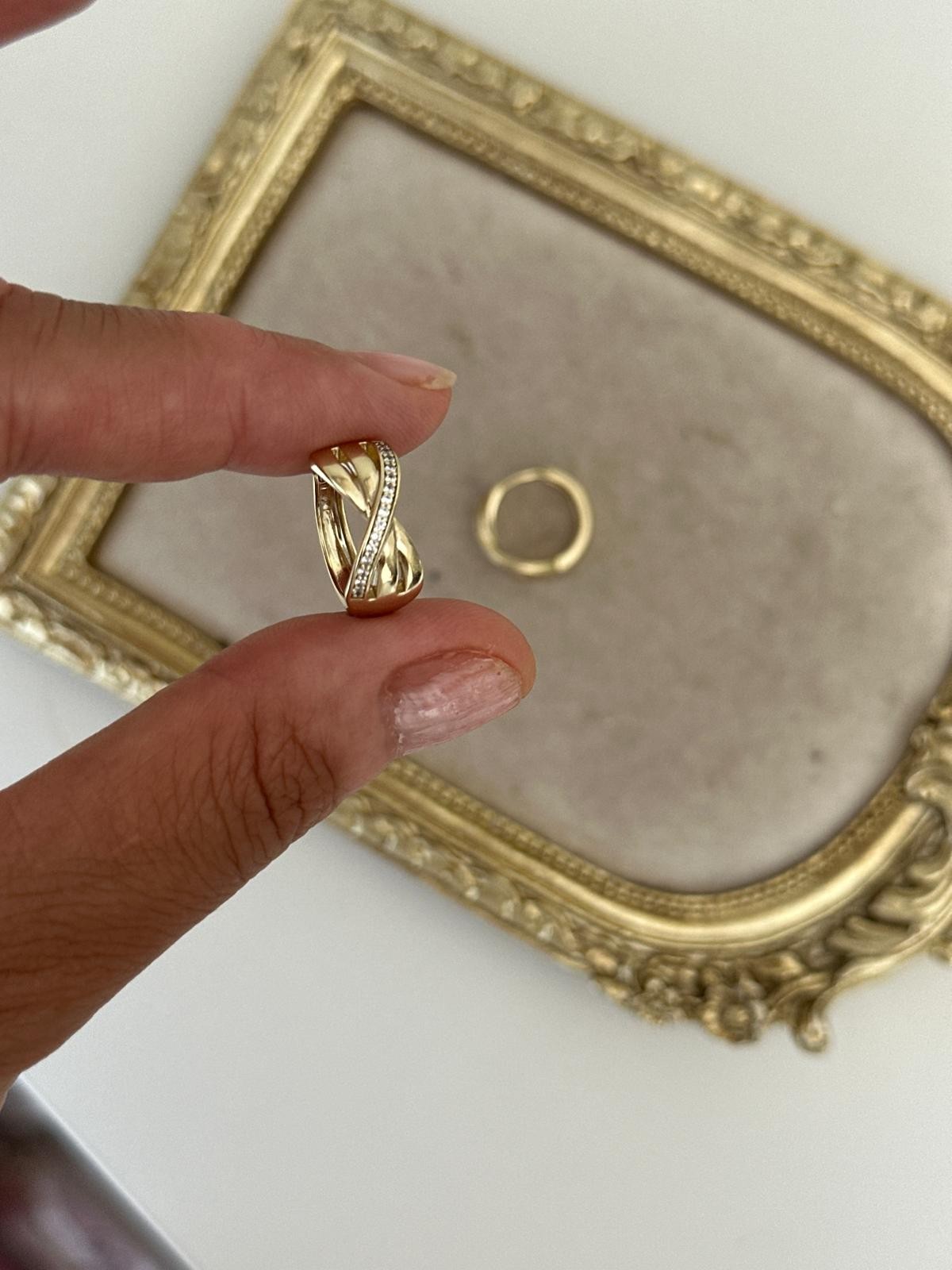 14K Gold Renkli Kuyum Kesim Önü Döner Şerit Taşlı Küpe