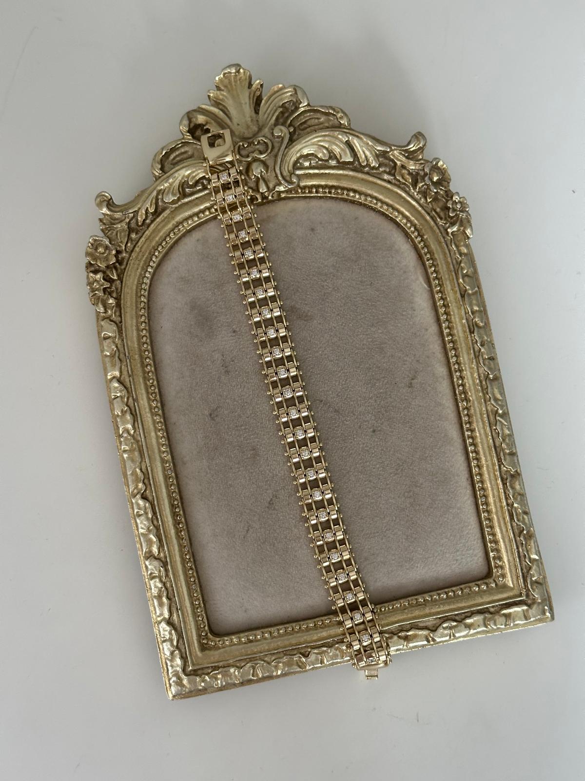 14K Gold Renkli Üç Kordonlu Ortası Taş Geçmeli Topçuklu Bileklik