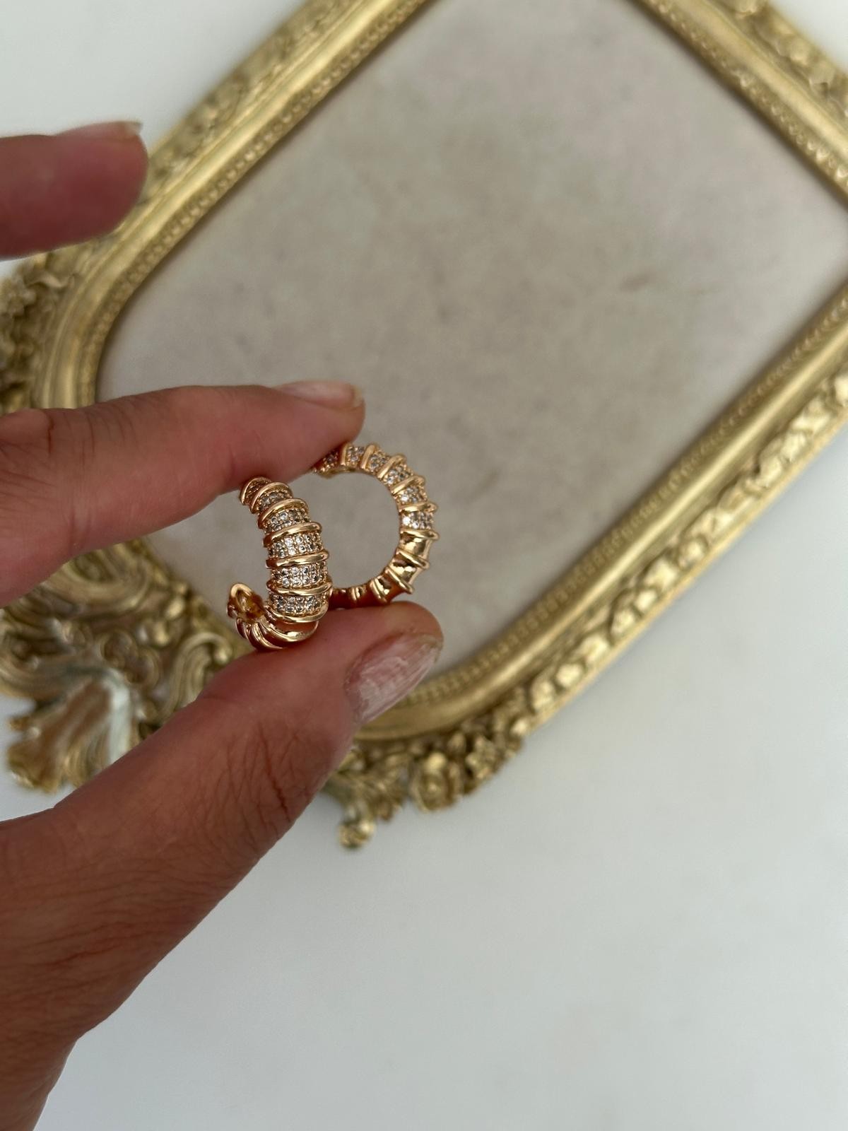 18K Gold Rose İstridye Yarım Taşlı Küpe