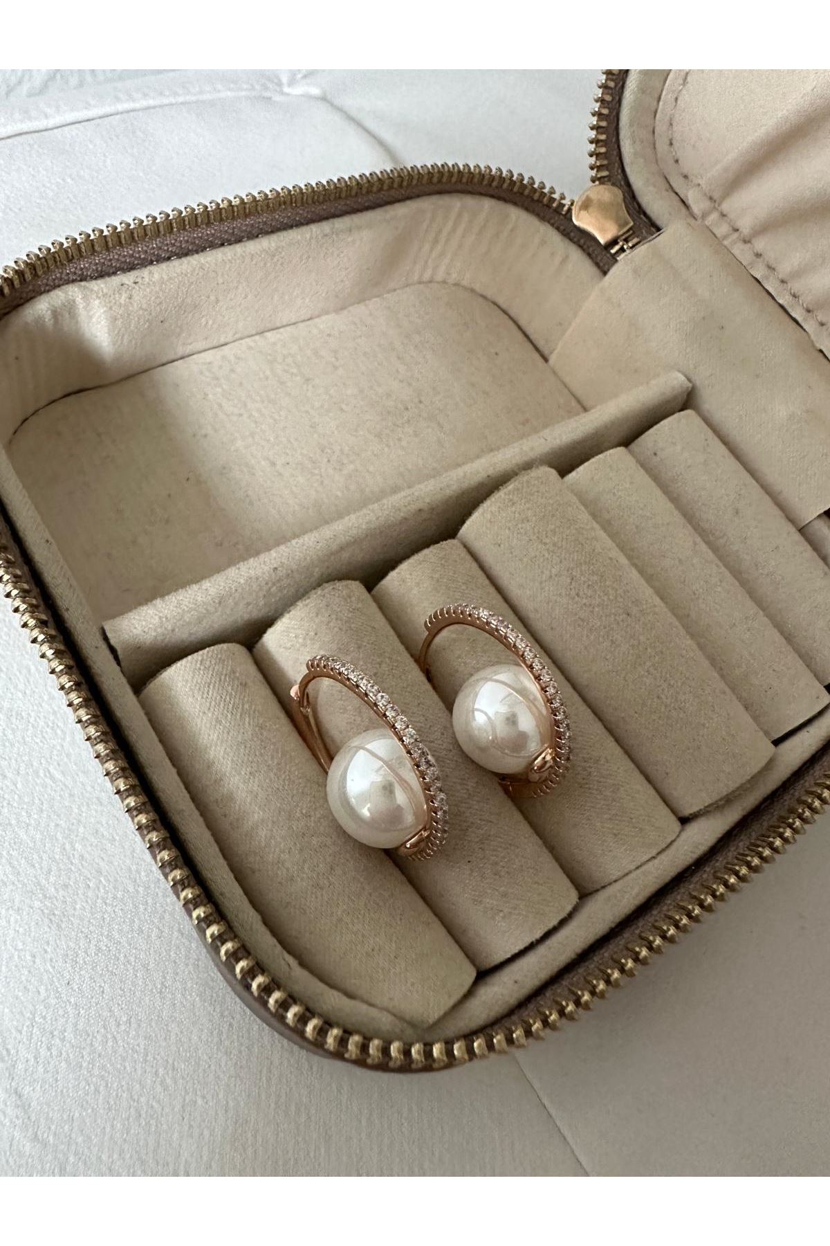 18K Rose Gold Renkli Ortası Büyük İnci Halka Taşlı Küpe