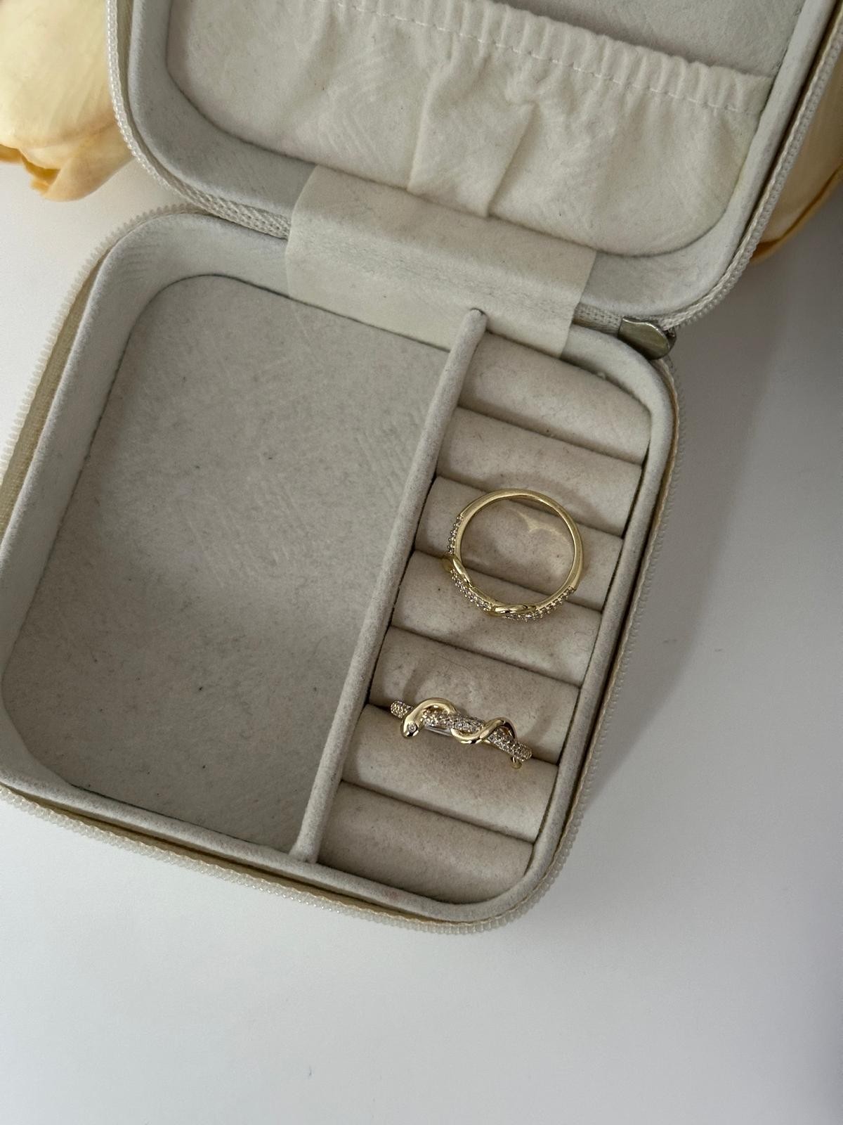 14K Gold Yılan Dolama Figür Taşlı Yüzük