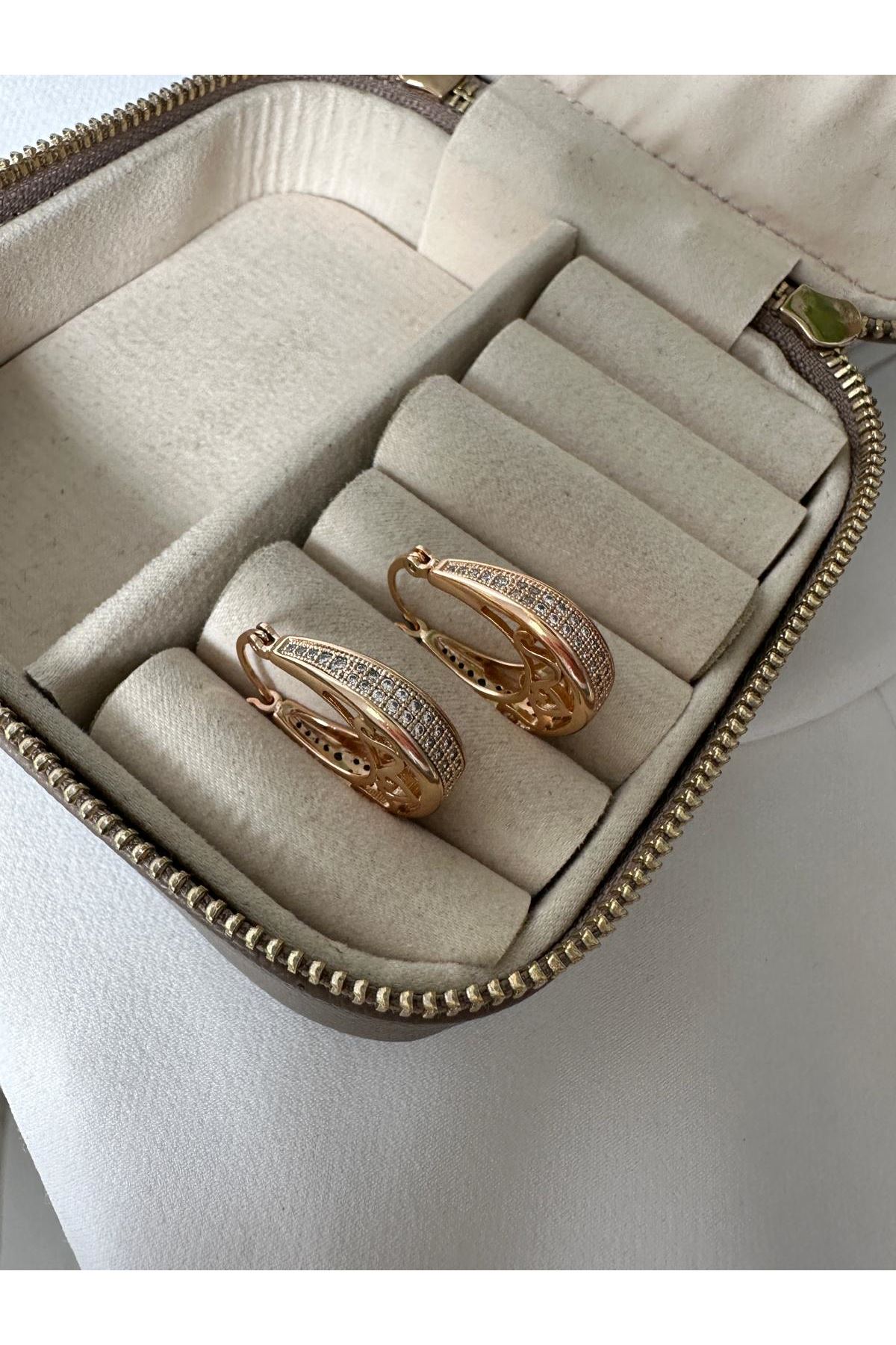 18K Rose Gold Renkli Çanta Model Desenli Önü Arkası Beyaz Taşlı Küpe