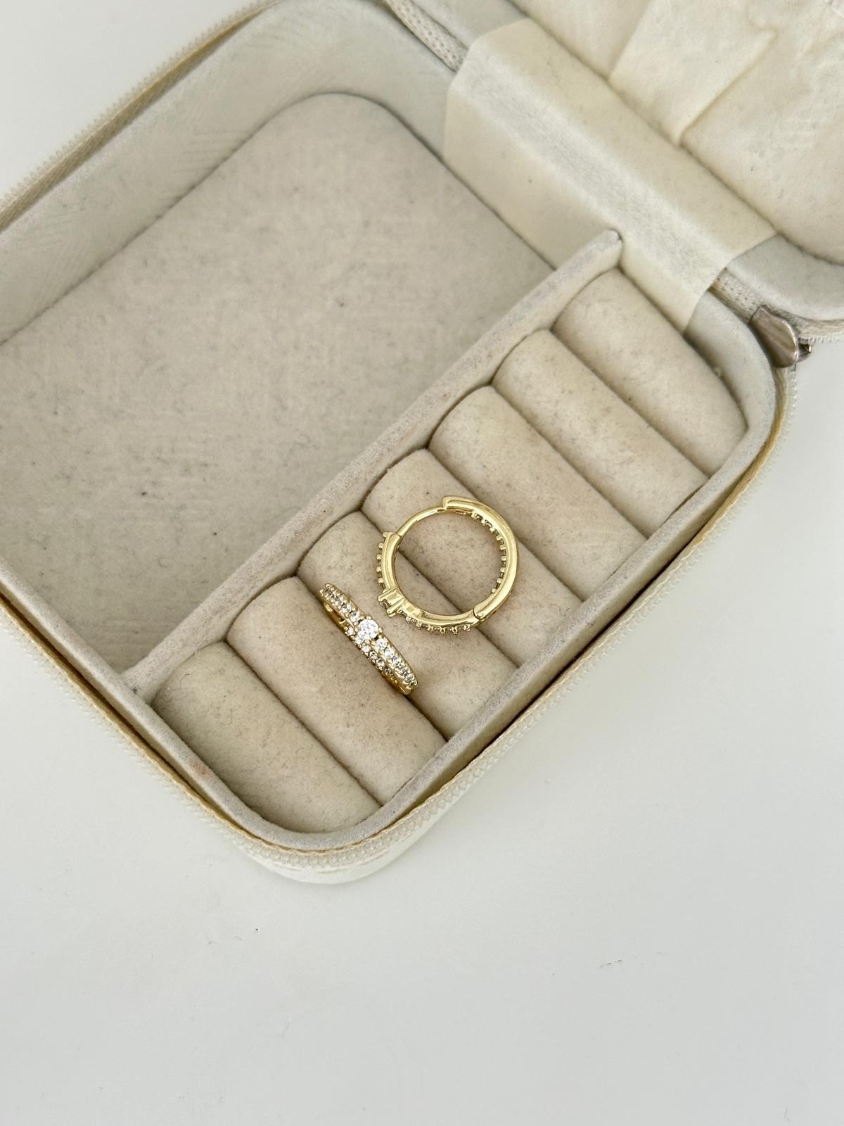 14K Gold Halka İçi Dışı Sıra Taşlı Önü Bombe Tek Taşlı Küpe