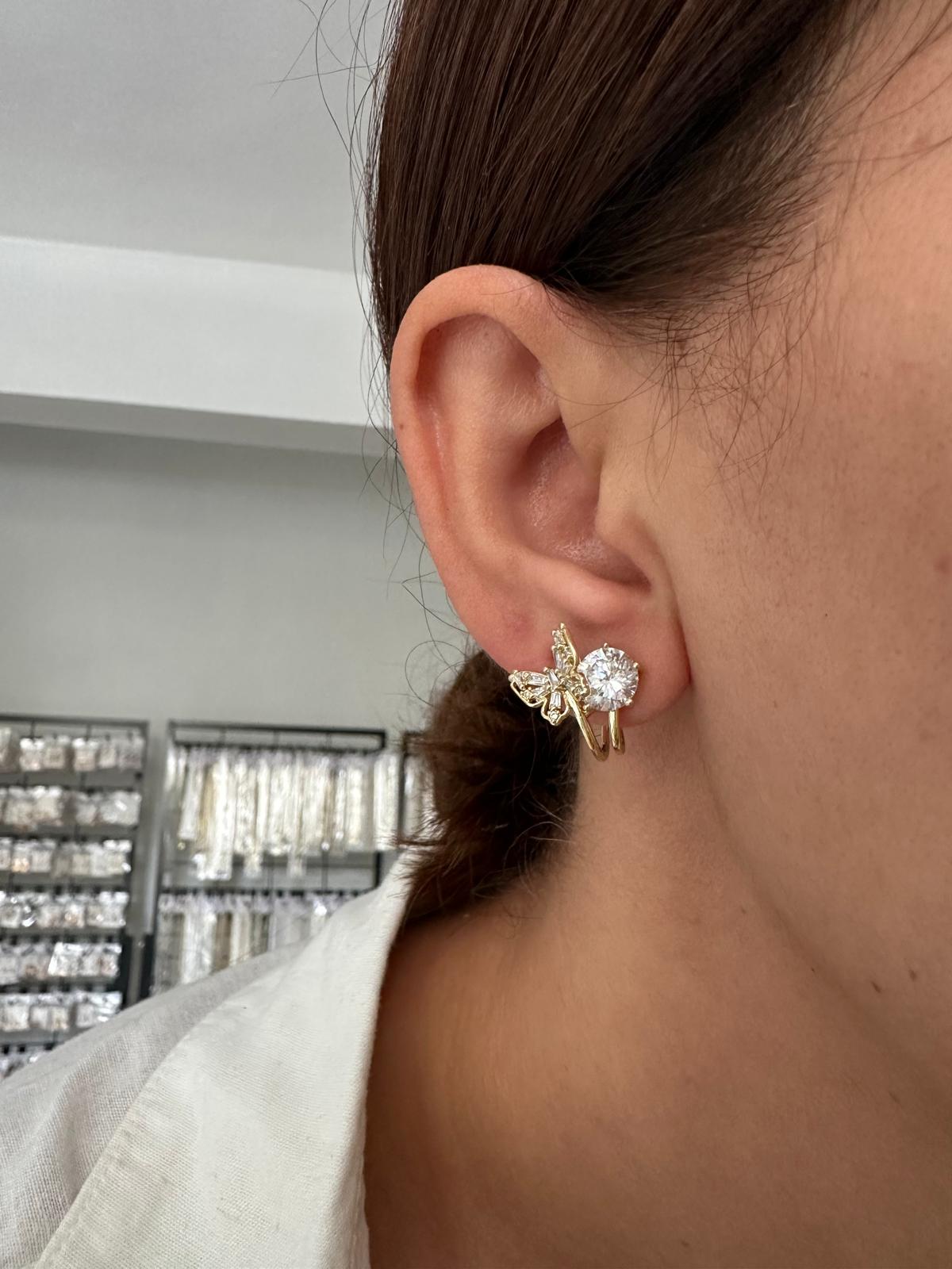 14K Tek Taşlı Kelebekli Küpe