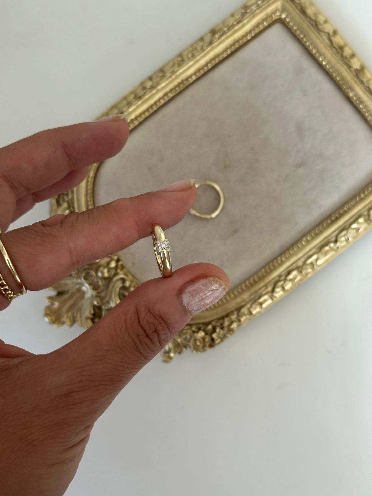 14K Gold Renkli  X Marka Dolum Halka Taşlı Küpe