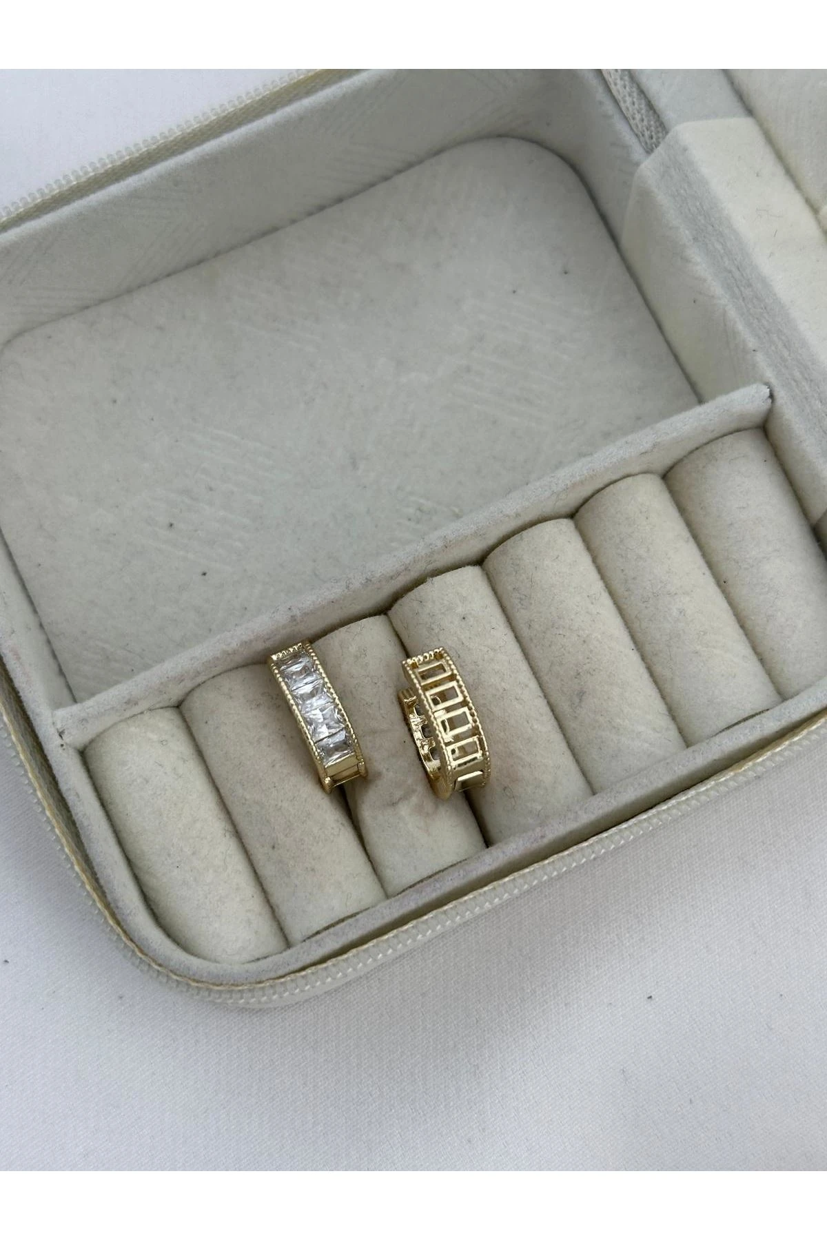 14K Gold Renkli  Kristal Taşlı Oval Kesim Kenarları Varaklı Küpe