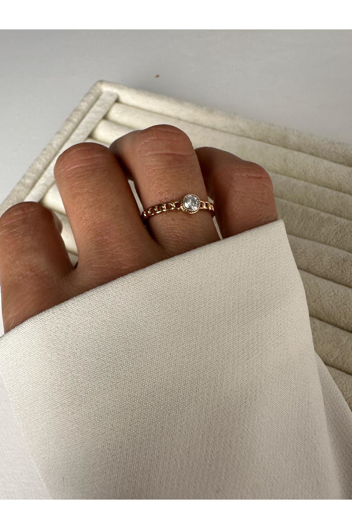 18K Rose Gold Renkli Ortası Yuvarlak Taşlı Kenarları Örgü Zincir Yüzük