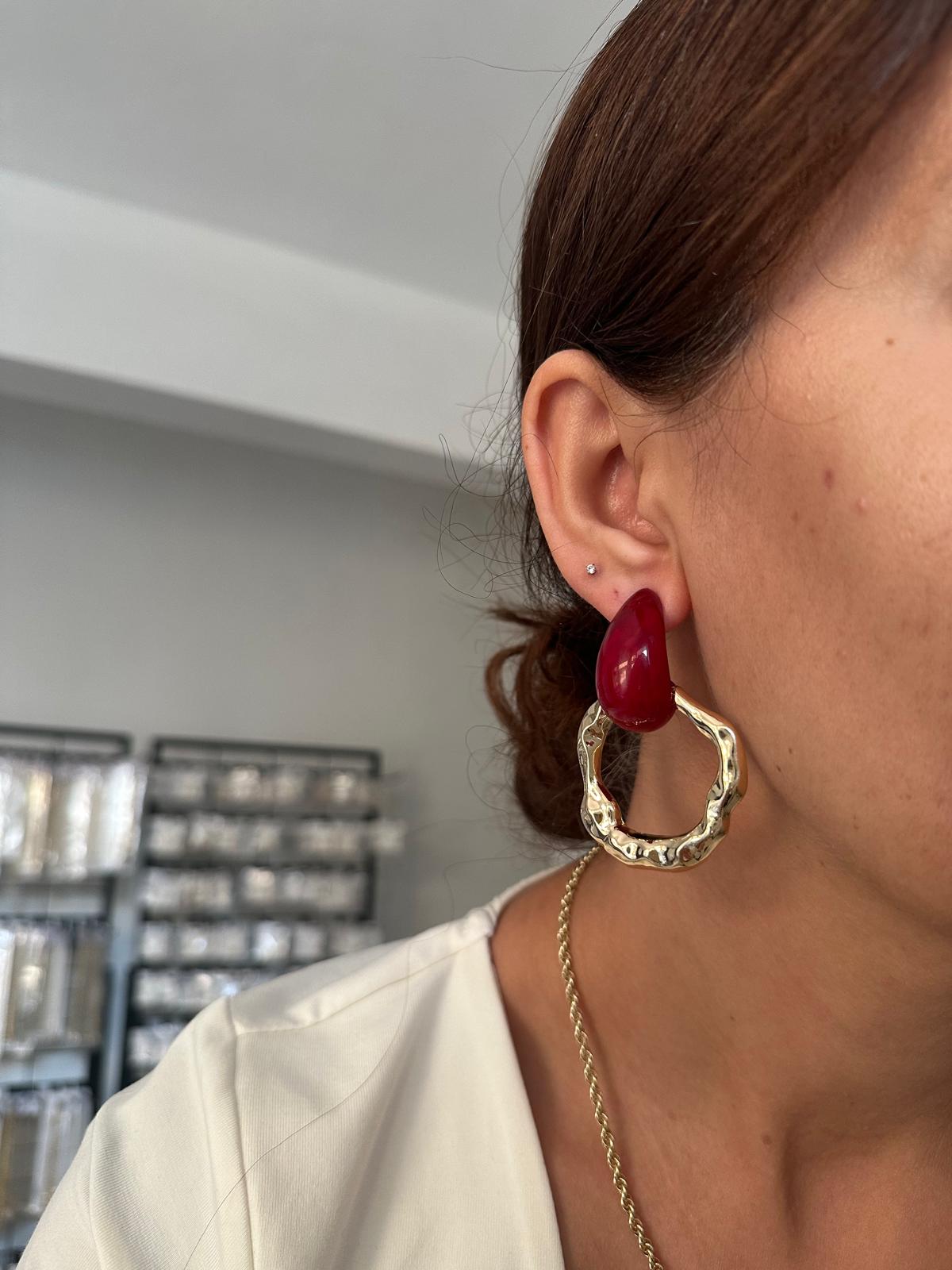 14K Gold Renkli Fil Dişi Asimetrik Detaylı Küpe