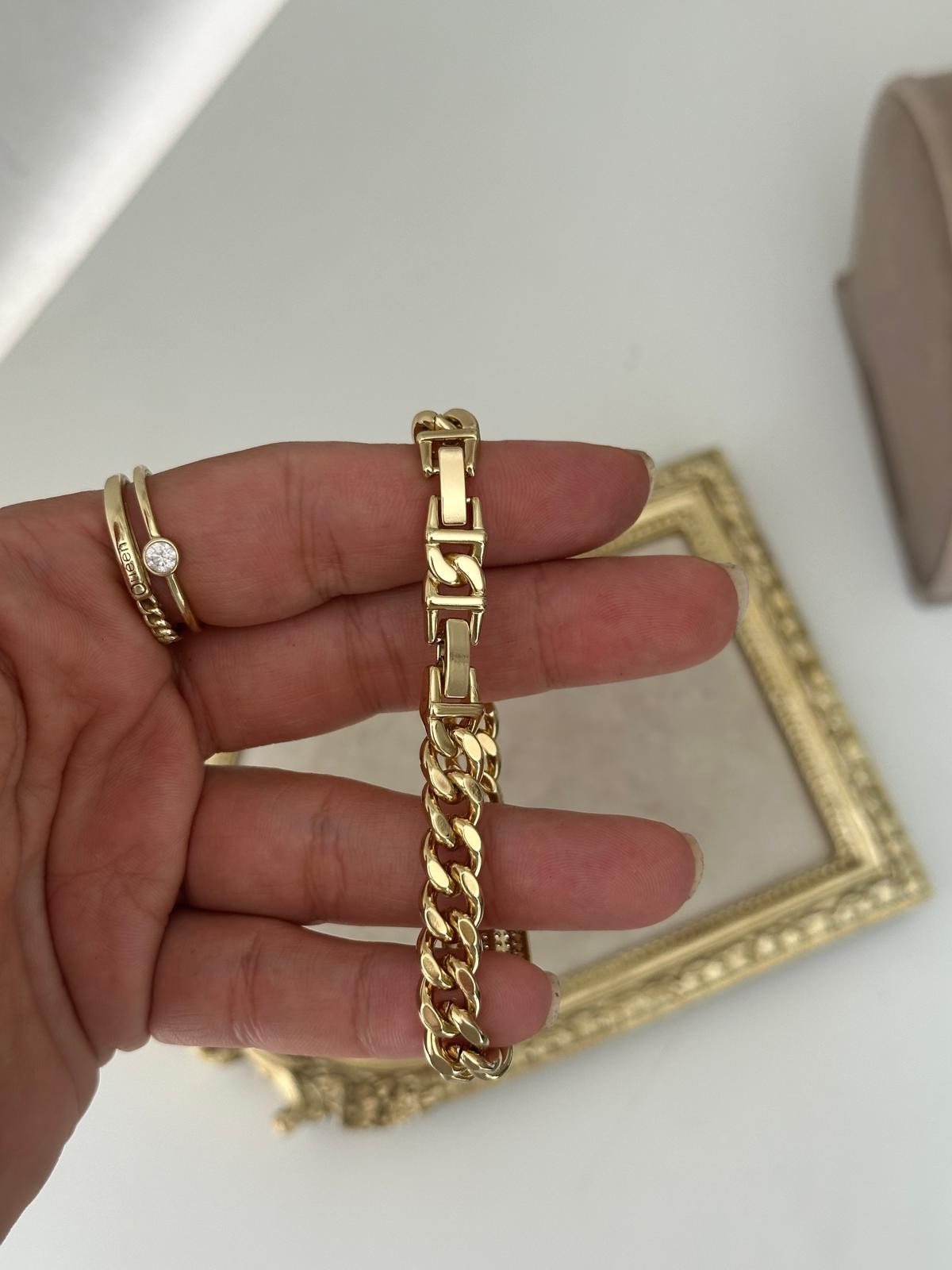 14K Gold Renkli Kalın Zincir Ortası Gömme Montür Taşlı Geçmeli Bileklik