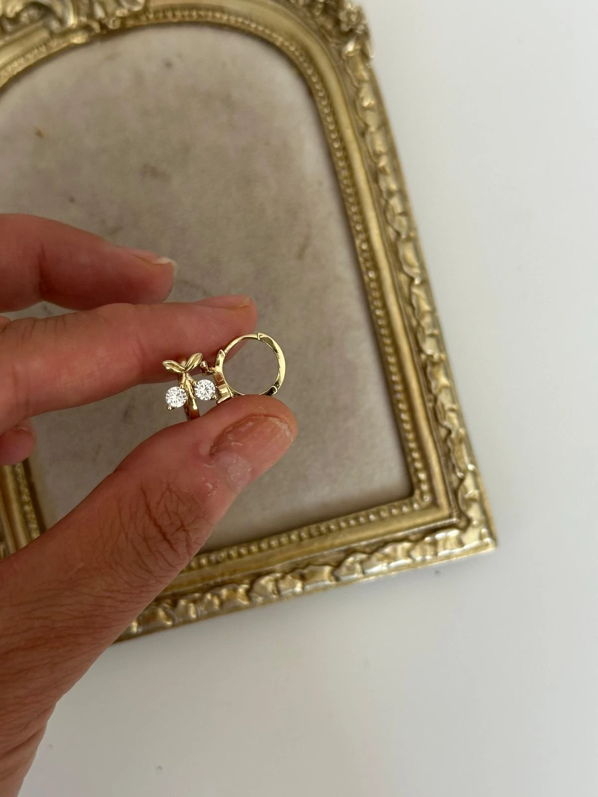 14K Gold Renkli Kİraz Taşlı Minimal Halka Küpe