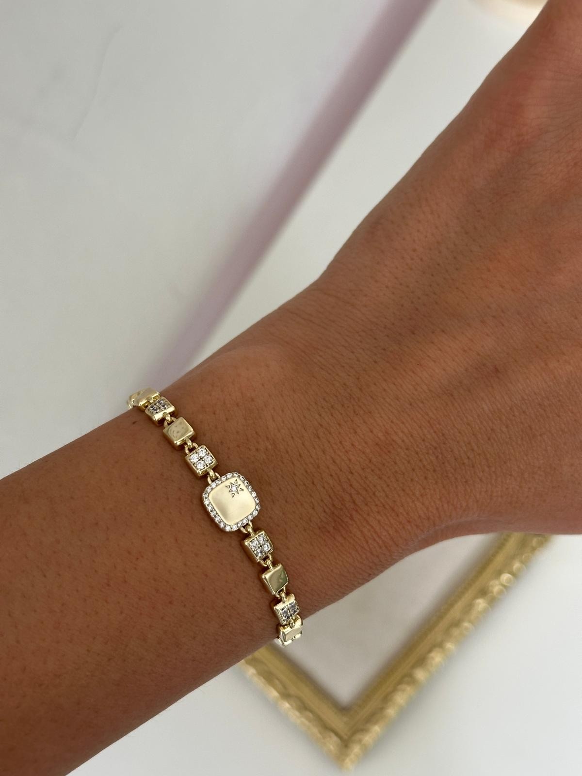 14K Gold Plaka Kare Taşlı Ortası Yıldız Figürlü Bileklik
