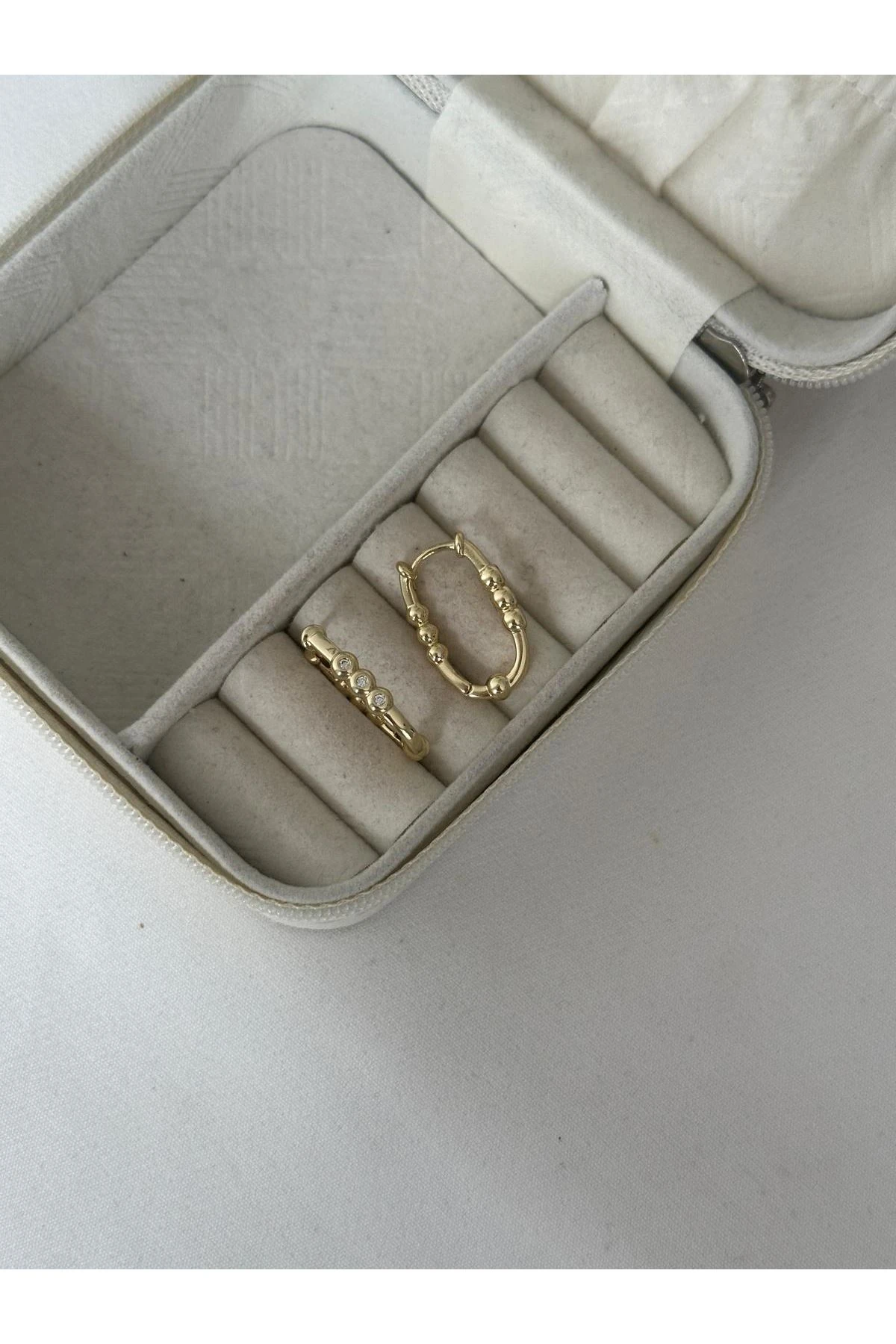 14K Gold Renkli  Oval Lale Kesim Önü Dorika Üç Taşlı Küpe