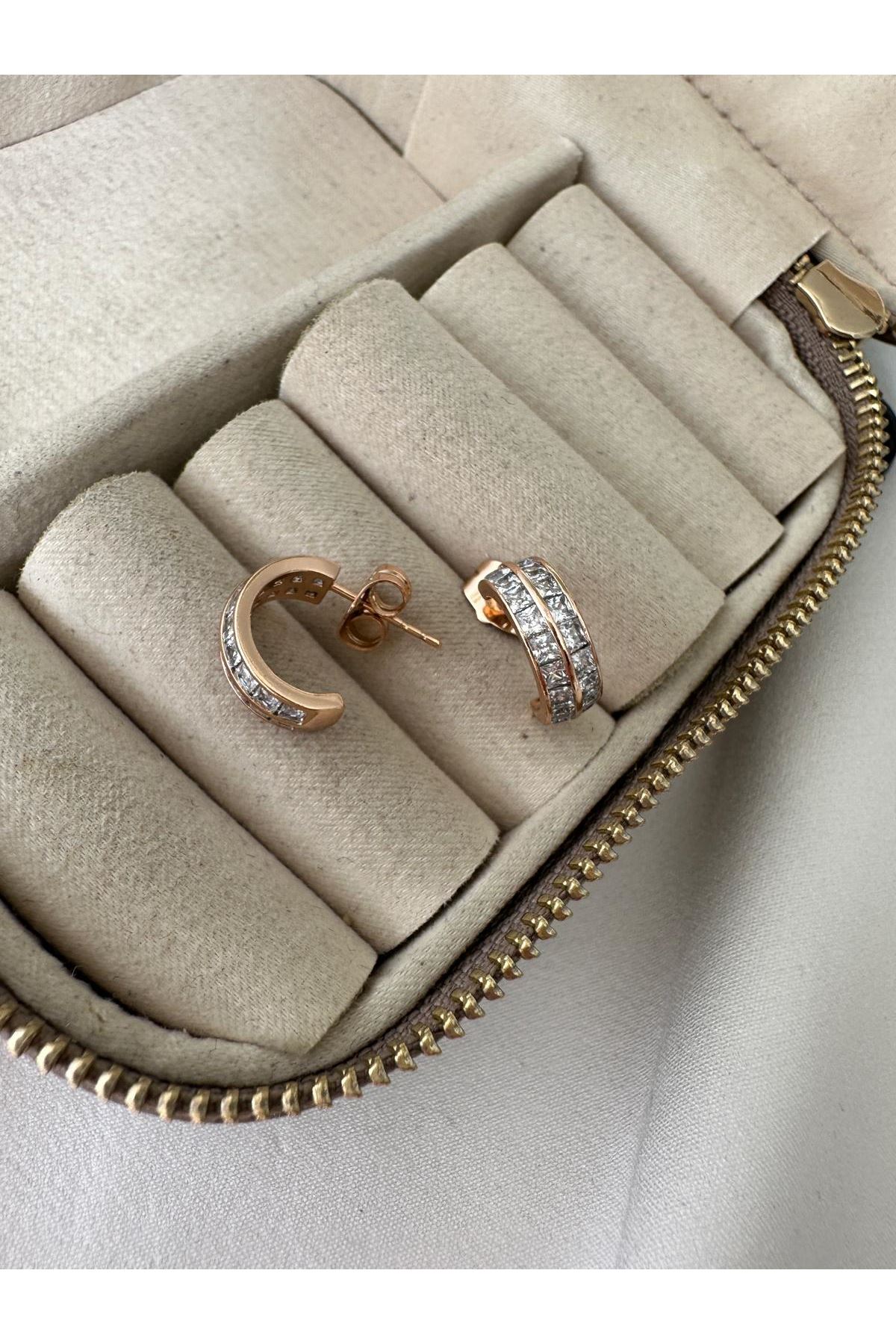 18K Rose Gold Renkli Minimal Yarım Ay Çift Küp Sıra Taşlı Küpe