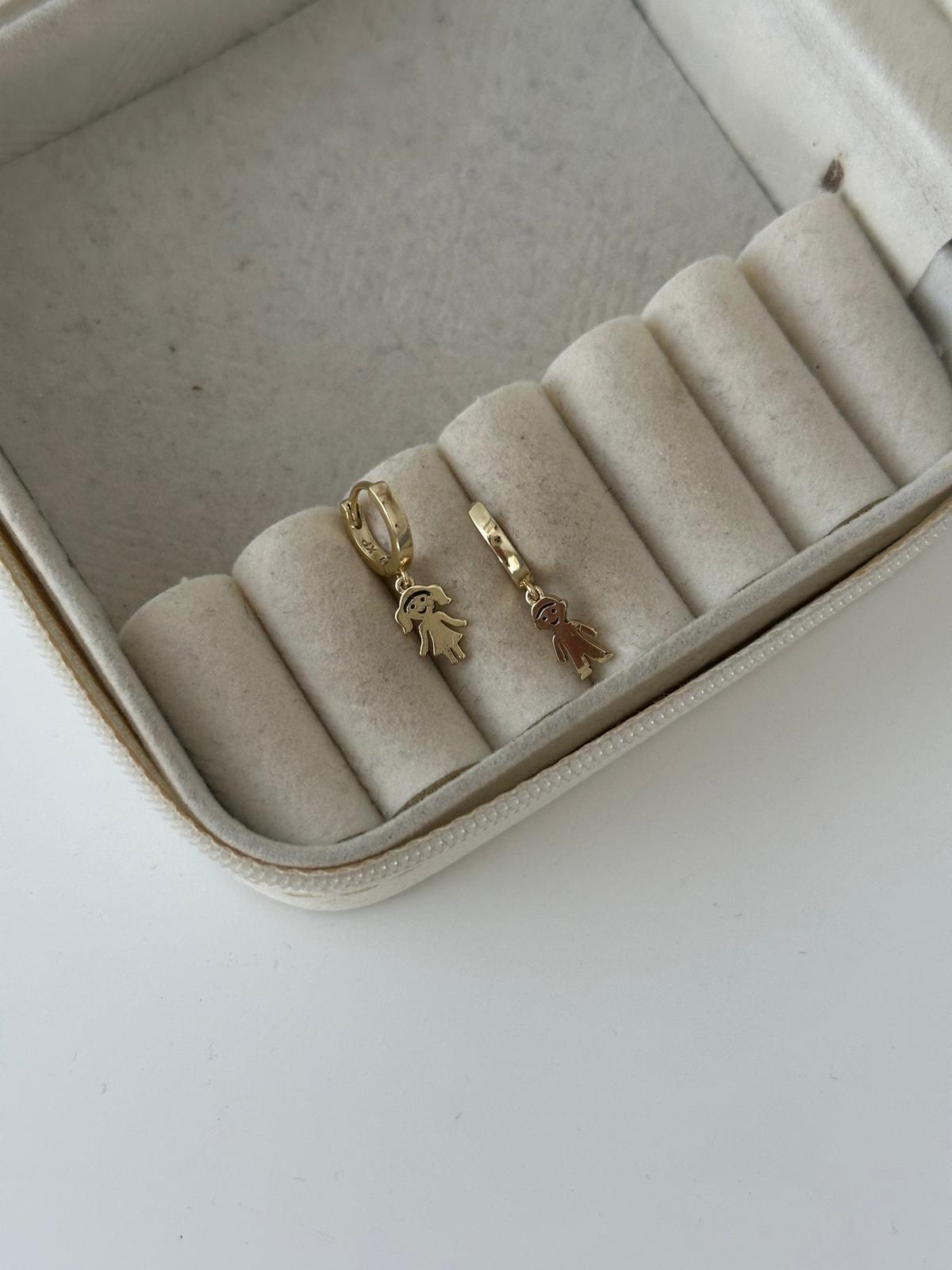 14K Gold Renkli Kız Erkek Figürlü Minimal Halka Küpe