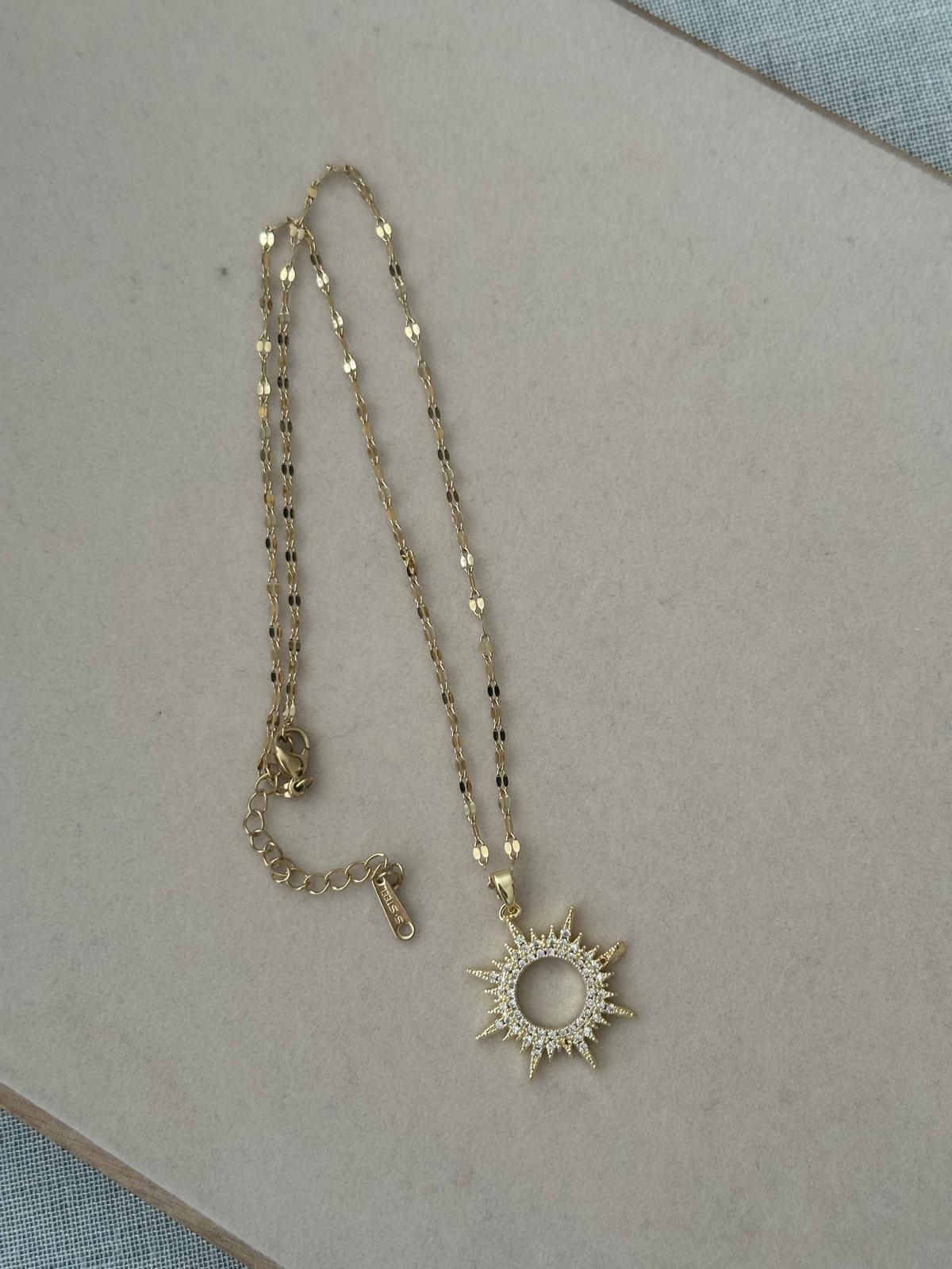 Gold Renkli Güneş Taşlı Balık Pul Zincir Kolye