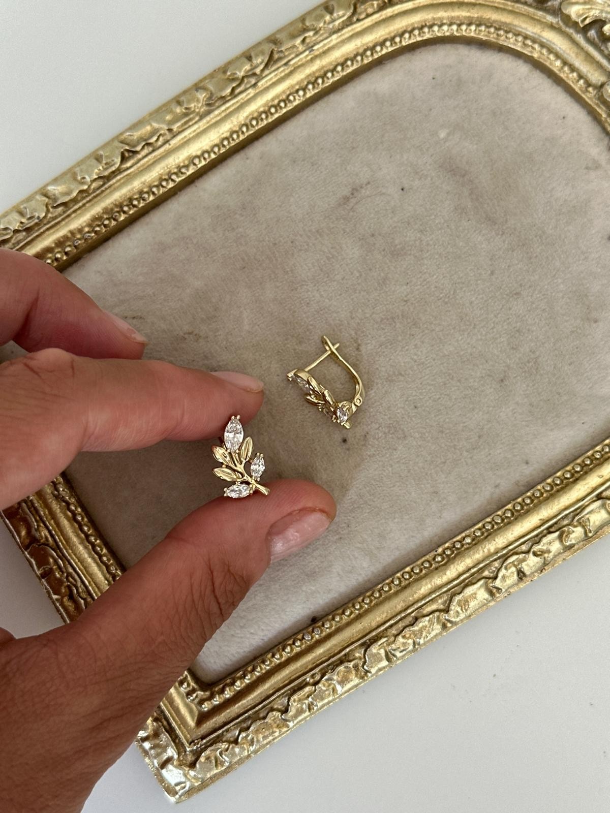 14K Gold Renkli Yaprak Taşlı Küpe