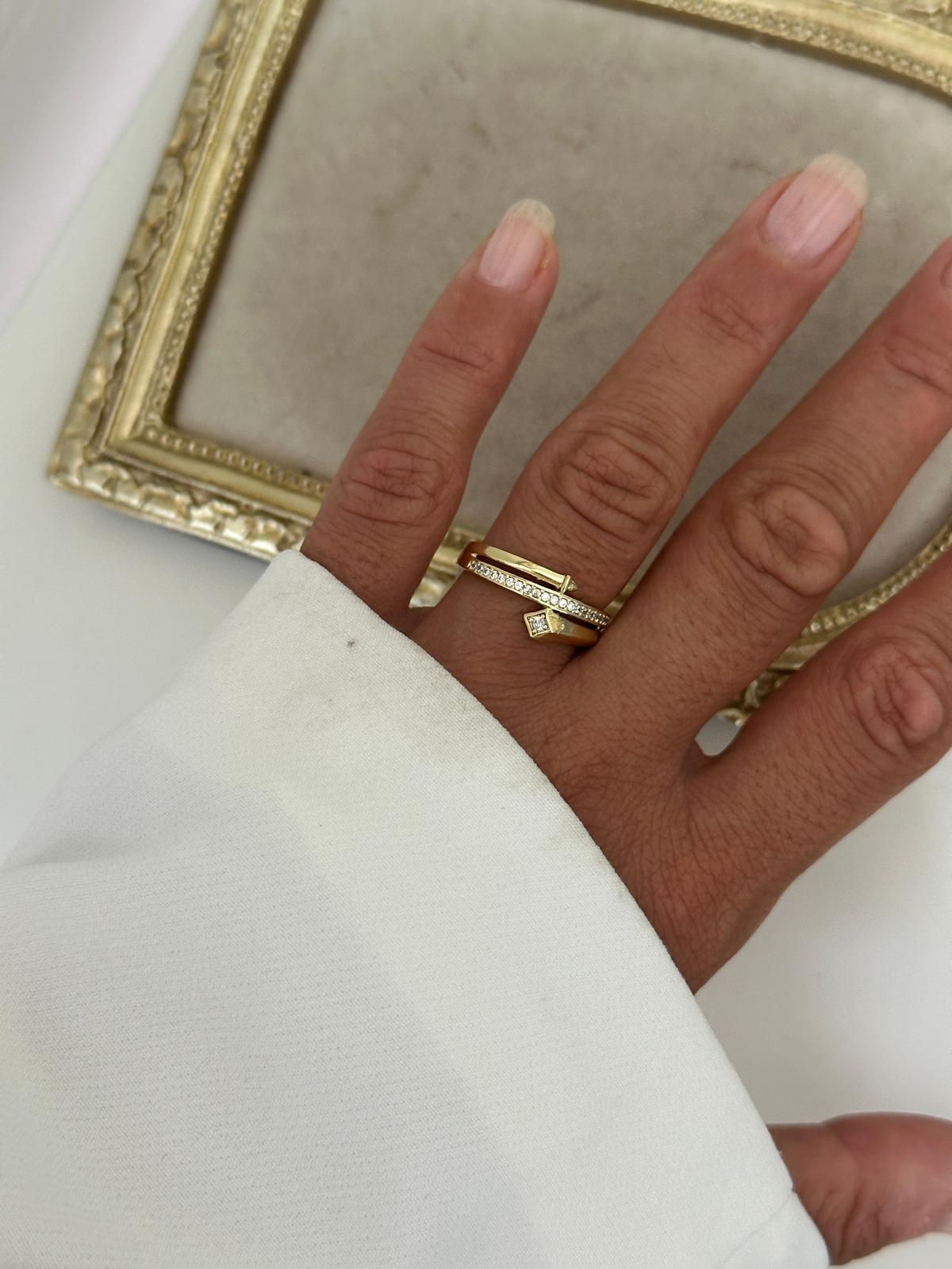 14K Gold Renkli Üçlü Görünüm Marka Tasarım Yüzük