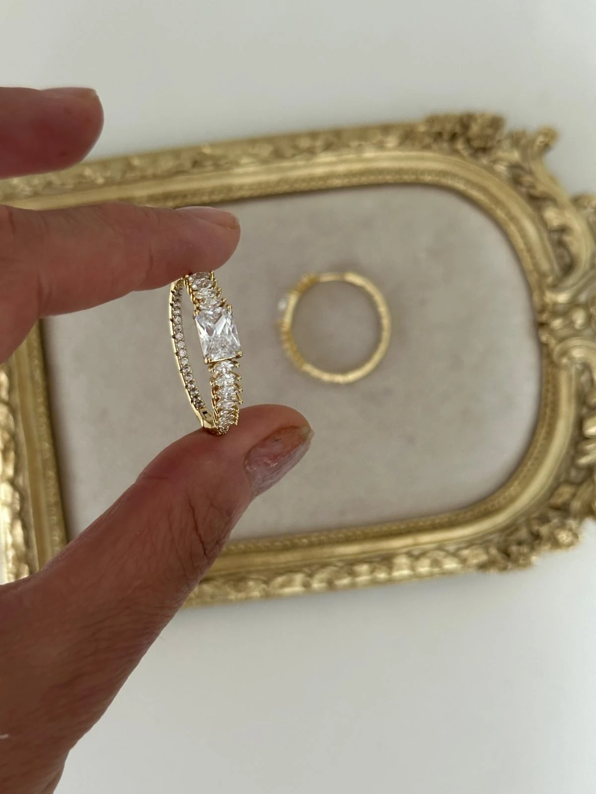 14K Gold Renkli Oval Sıra Önü Dikdörtgen Kesim içi Sıra Taşlı Küpe