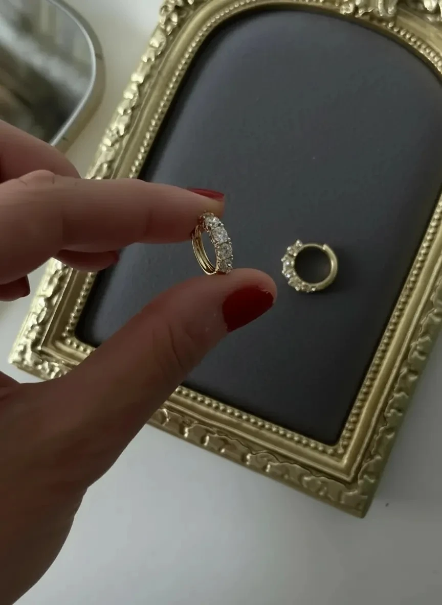 14K Gold Renkli Halka Beş Kristal Taşlı Küpe