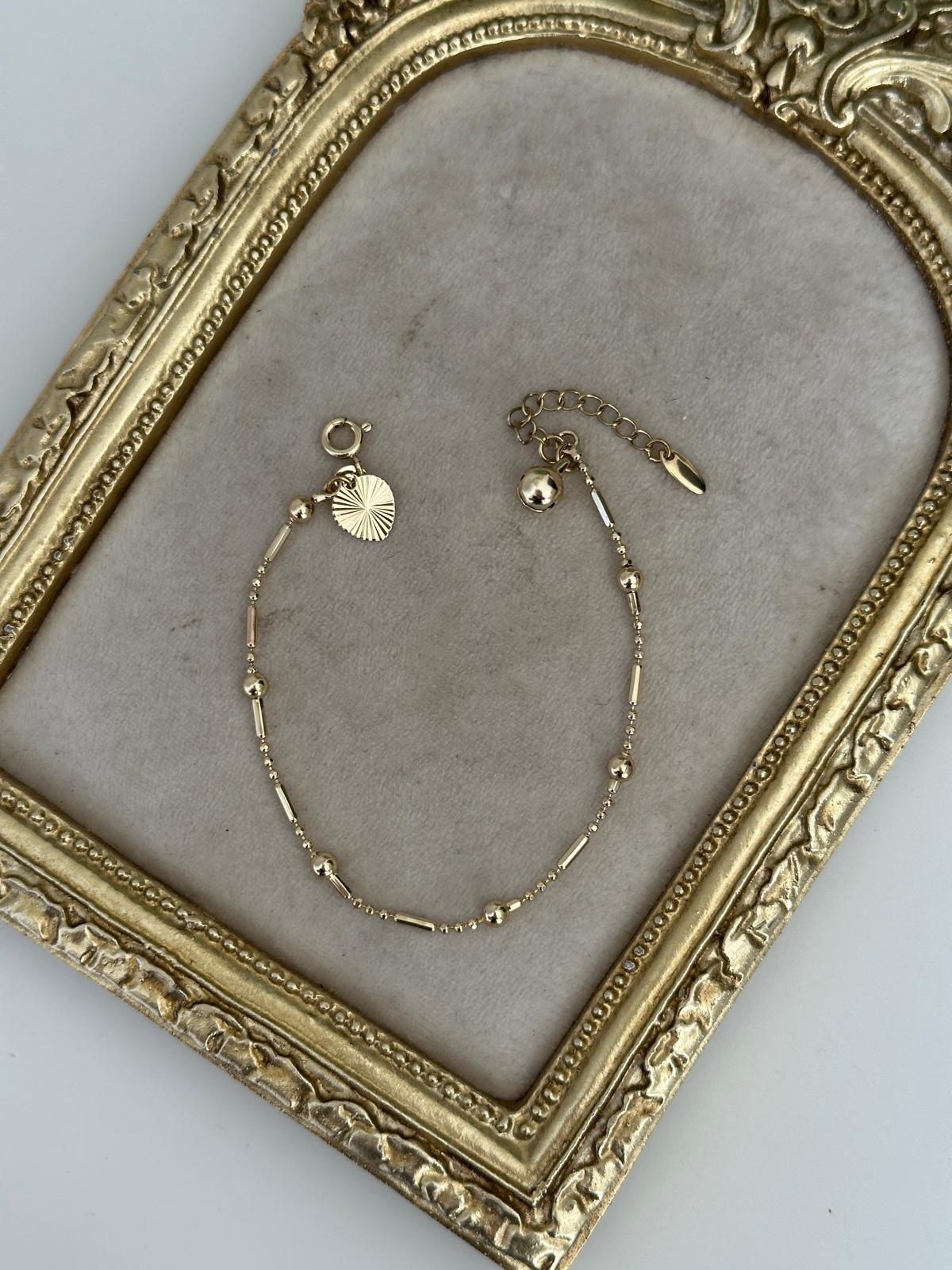 14k Gold Renkli Silindir Dorika Kalp Çan Detaylı Minimal Bileklik