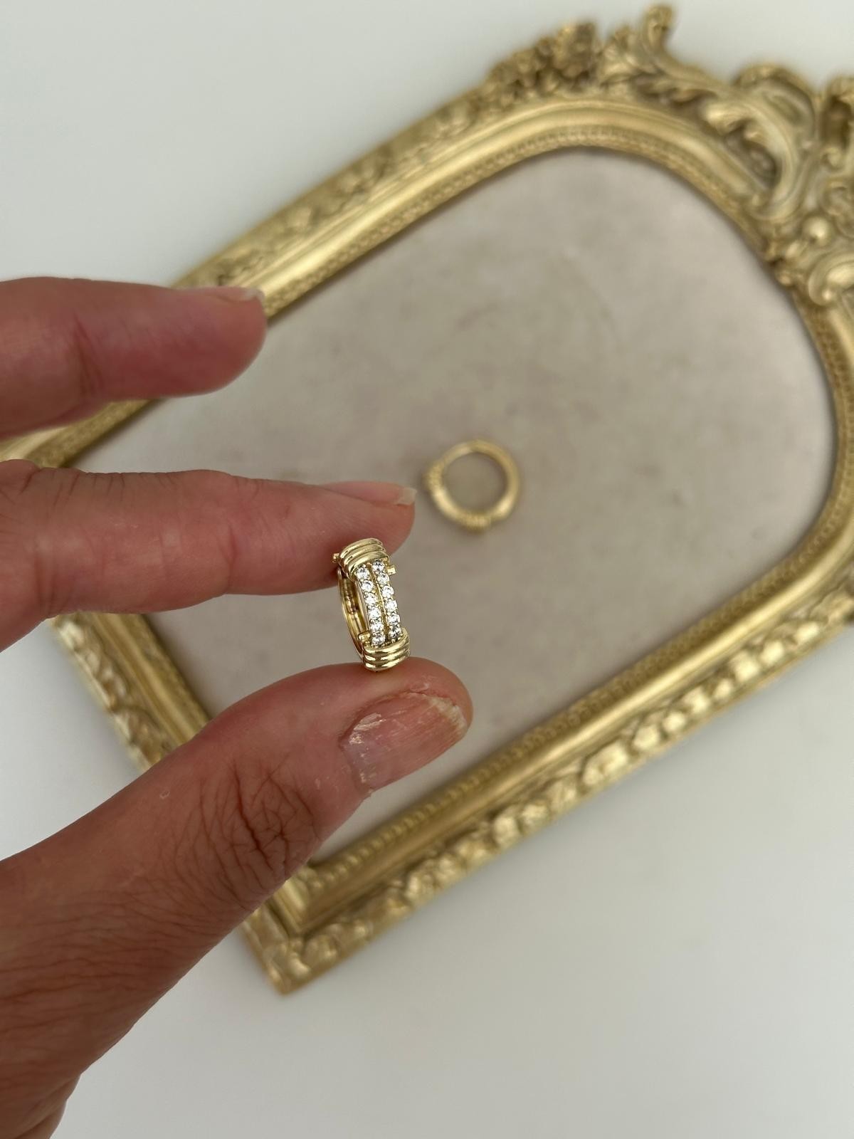 14K Gold RENKLİ Ortası Taşlı Altı Üsttü ŞERİT Dolama Taşlı Halka Küpe