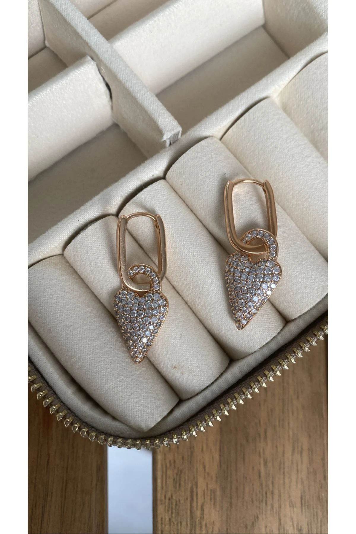 Kalp Taşlı Lale Form Küpe