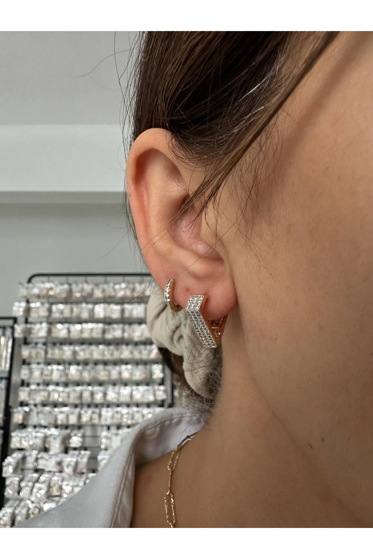 18K Rose Gold Renkli Mix Üçgen Taşlı Küpe