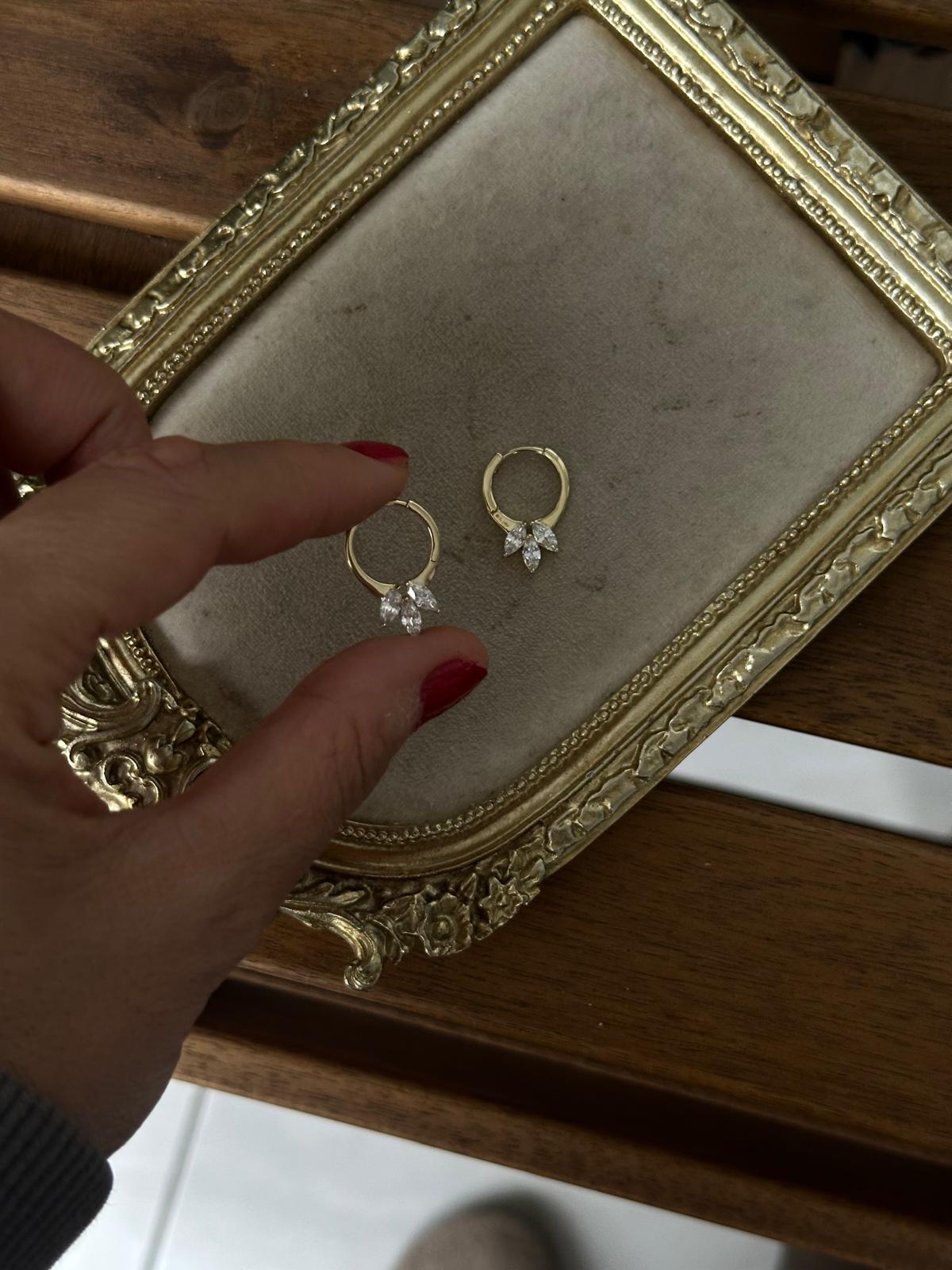 14K Gold Renkli Halka Üç Yaprak Kristal Taşlı Küpe