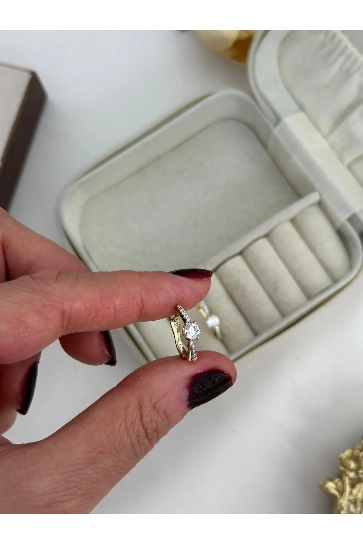 14K Gold Renkli  Lale Kesim Önü Montür Tek Taşlı Kuyum Model Küpe