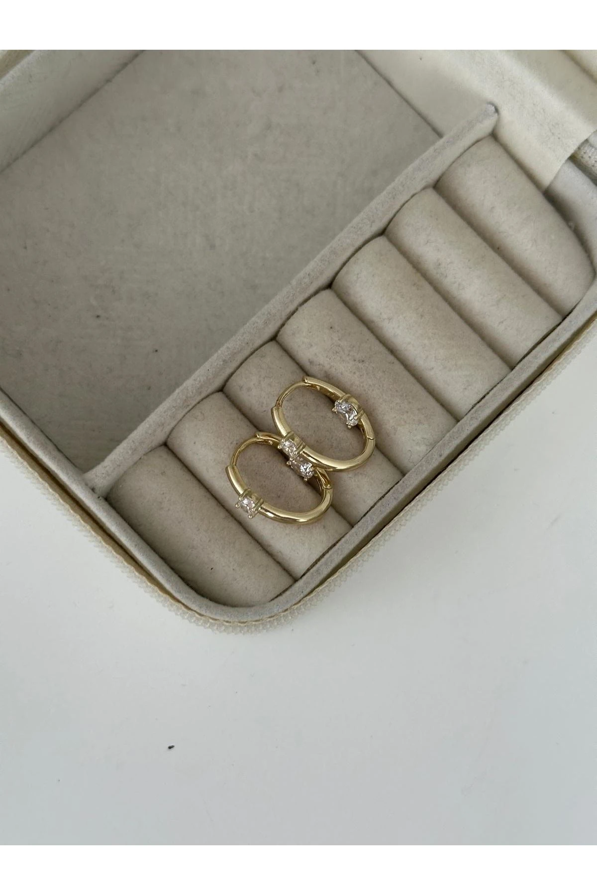 14K Gold Renkli Oval Form İçi Dışı Yuvaralak Taşlı Küpe