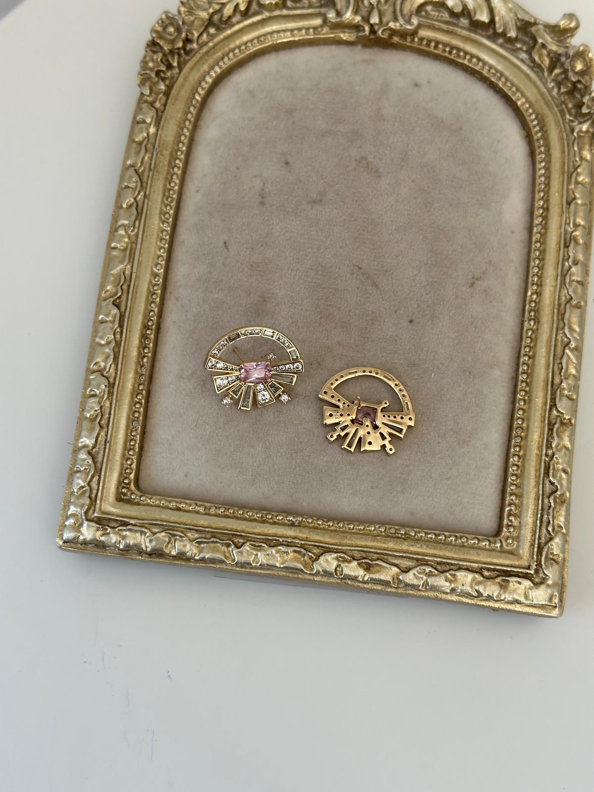 14K Gold Renkli Tasarım Ortası Pembe Taşlı Küpe