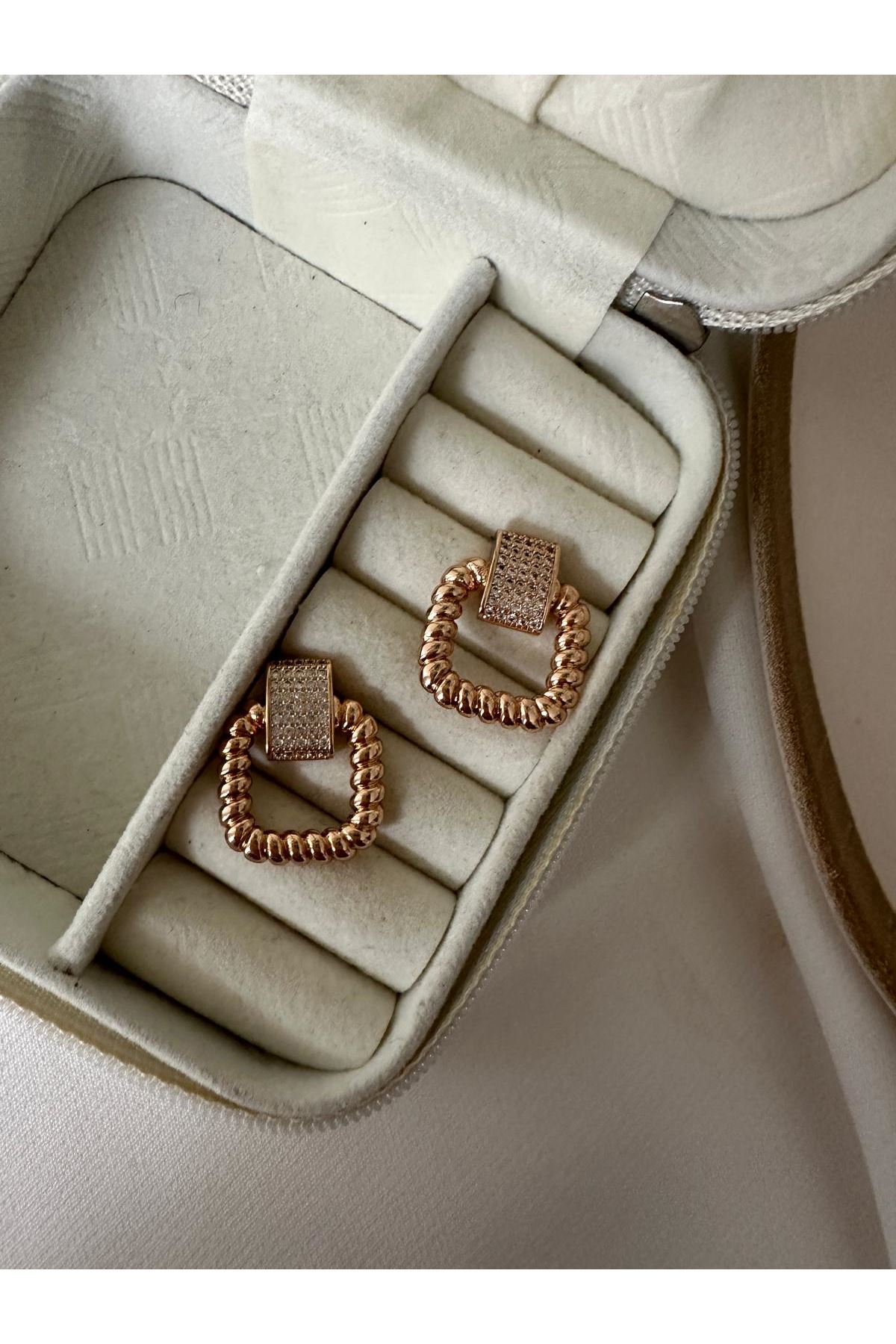 18K Rose Gold Renkli Kare Kesim Burgu Dikdörtgen Montür Taşlı Vintage Küpe