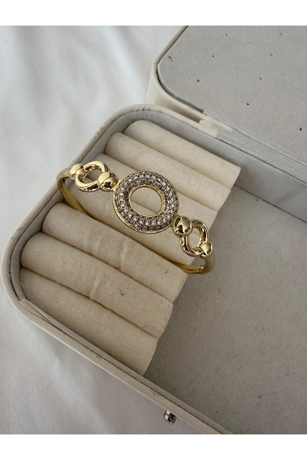 14K Gold Renkli  Ortası Yuvarlak Taşlı Kelepçe