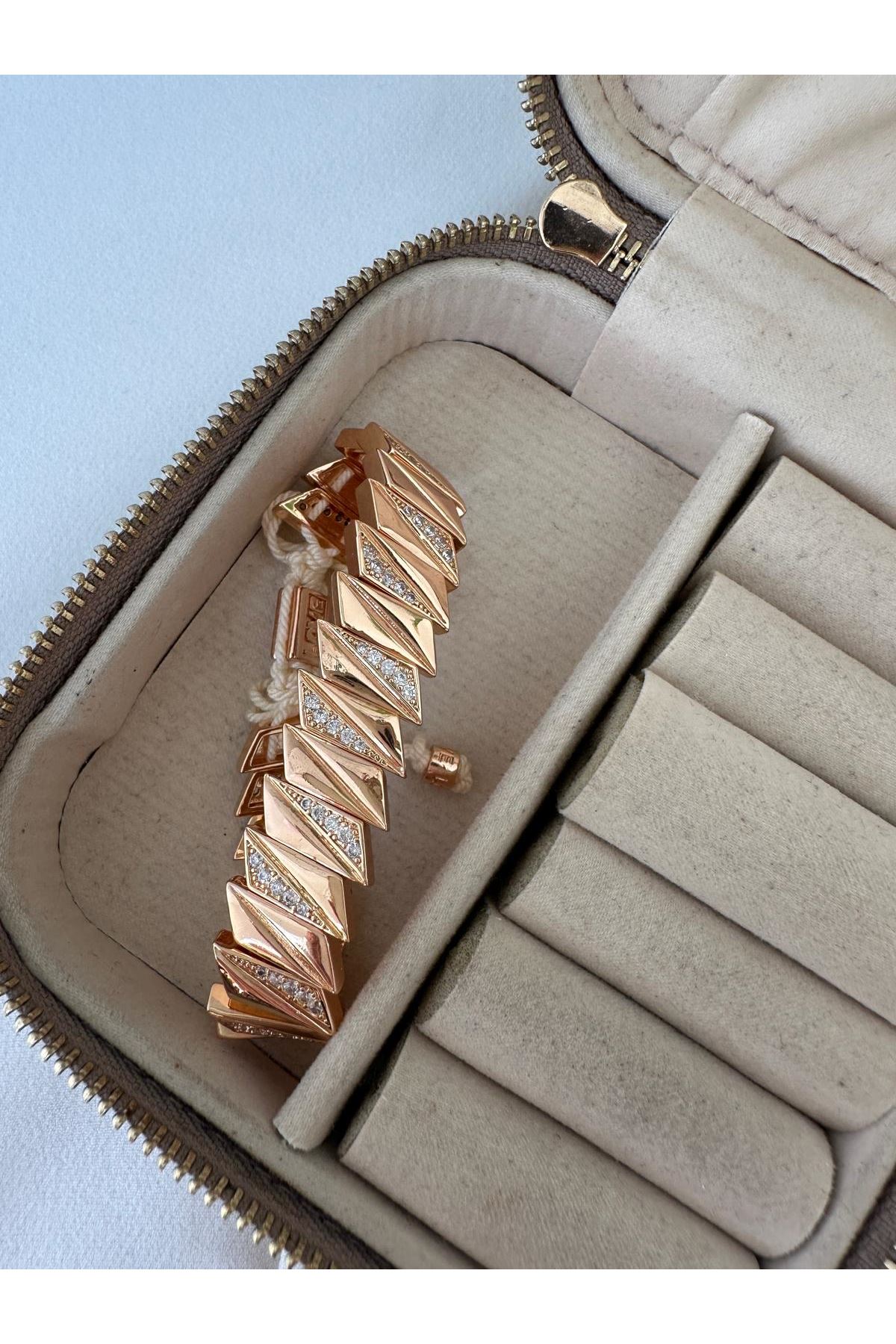 18K Rose Gold Renkli Marka Juju Asimetrik Kesim Taşlı Ayarlanabilir İpli Bileklik