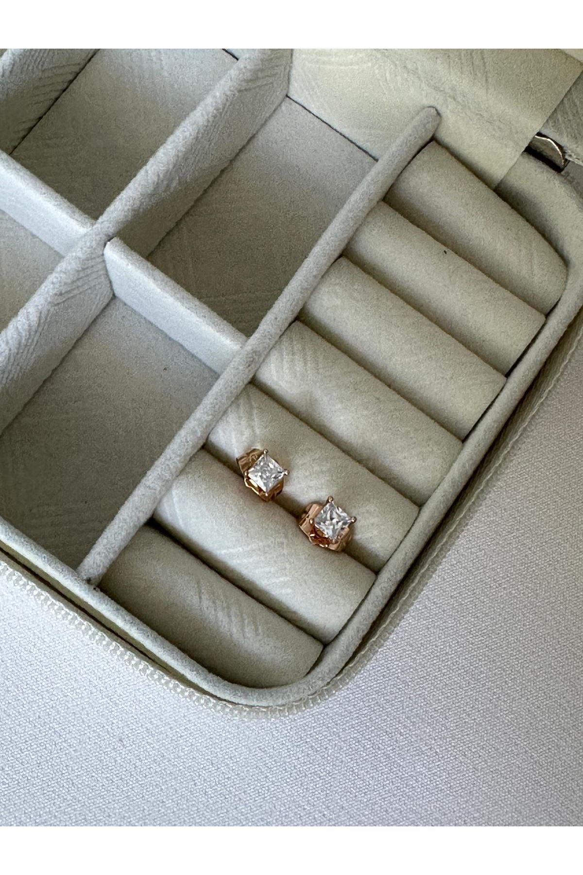 18K Rose Gold Renkli Orta Boy Kare Tek Taş Küpe