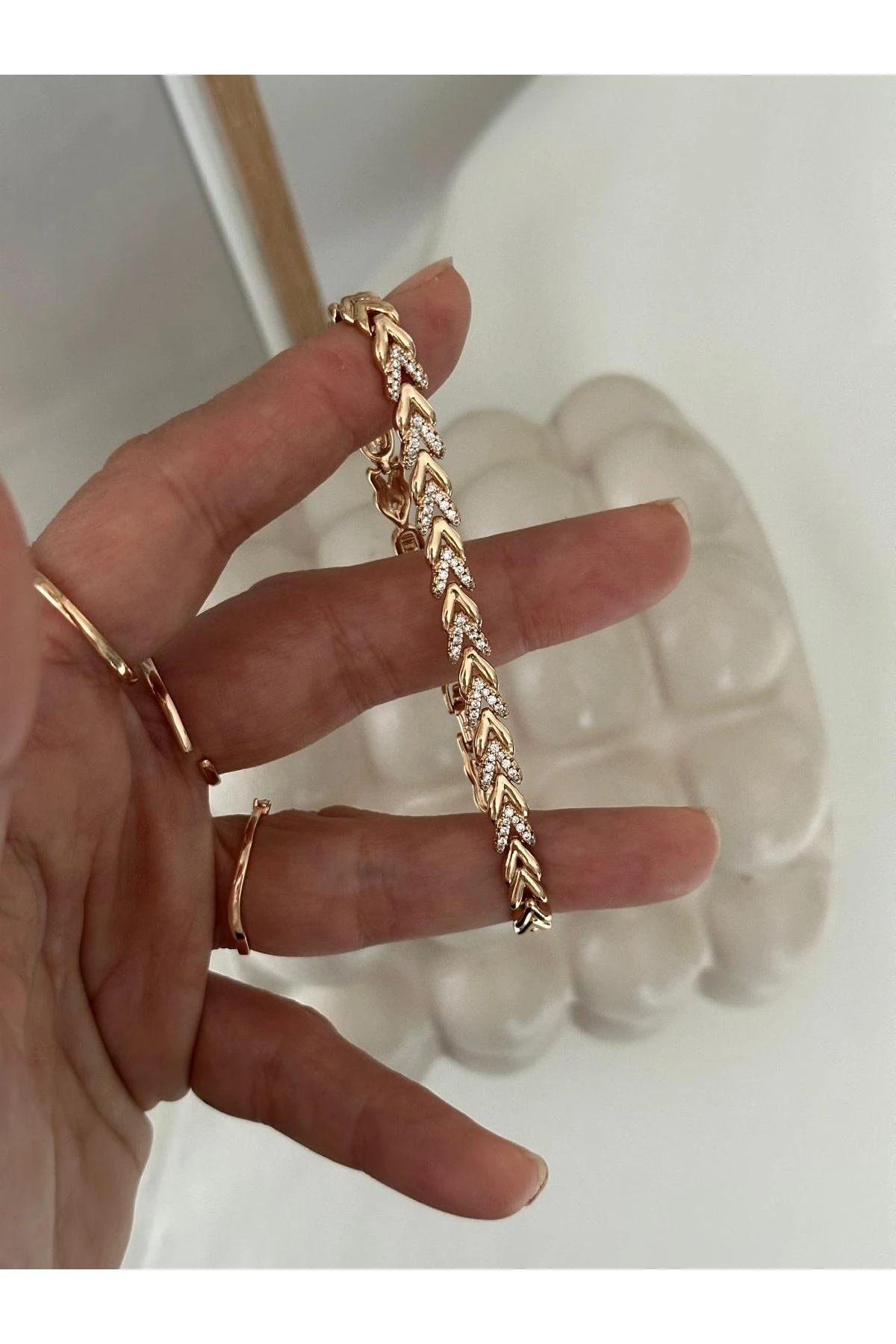 18K Rose Gold Renkli V Kesim Taşlı Bileklik
