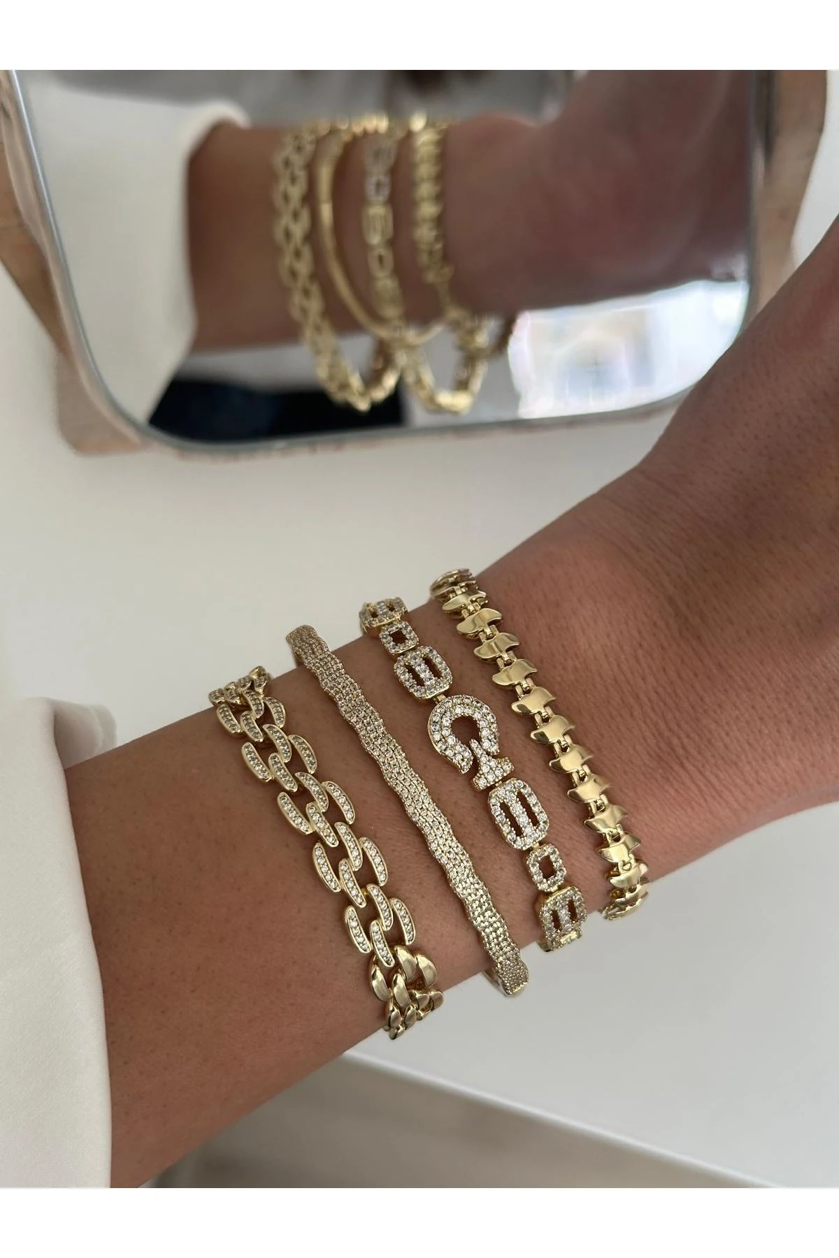 14K Gold Renkli  Gömme Taşlı Tasarım Bileklik