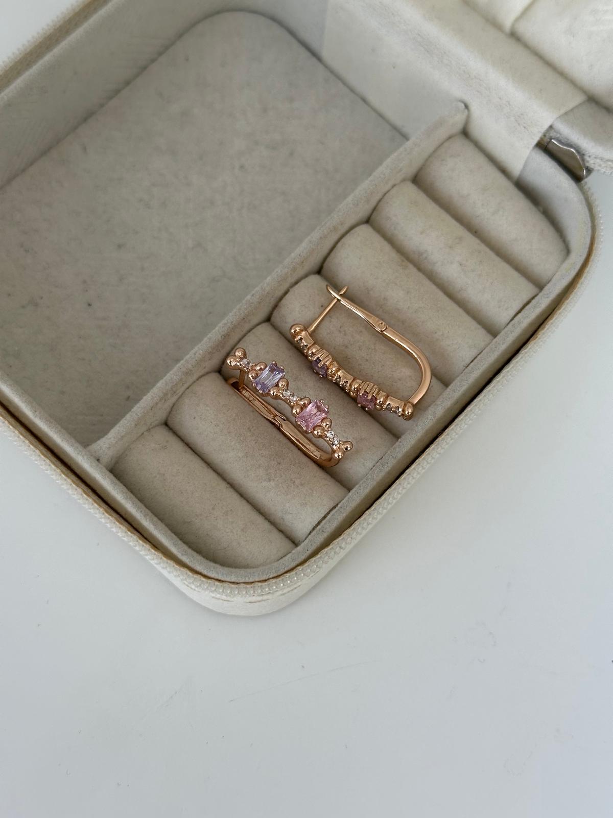18K Rose Gold Lale Form Önü İki Dikdörtgen Taşlı Renkli Küpe