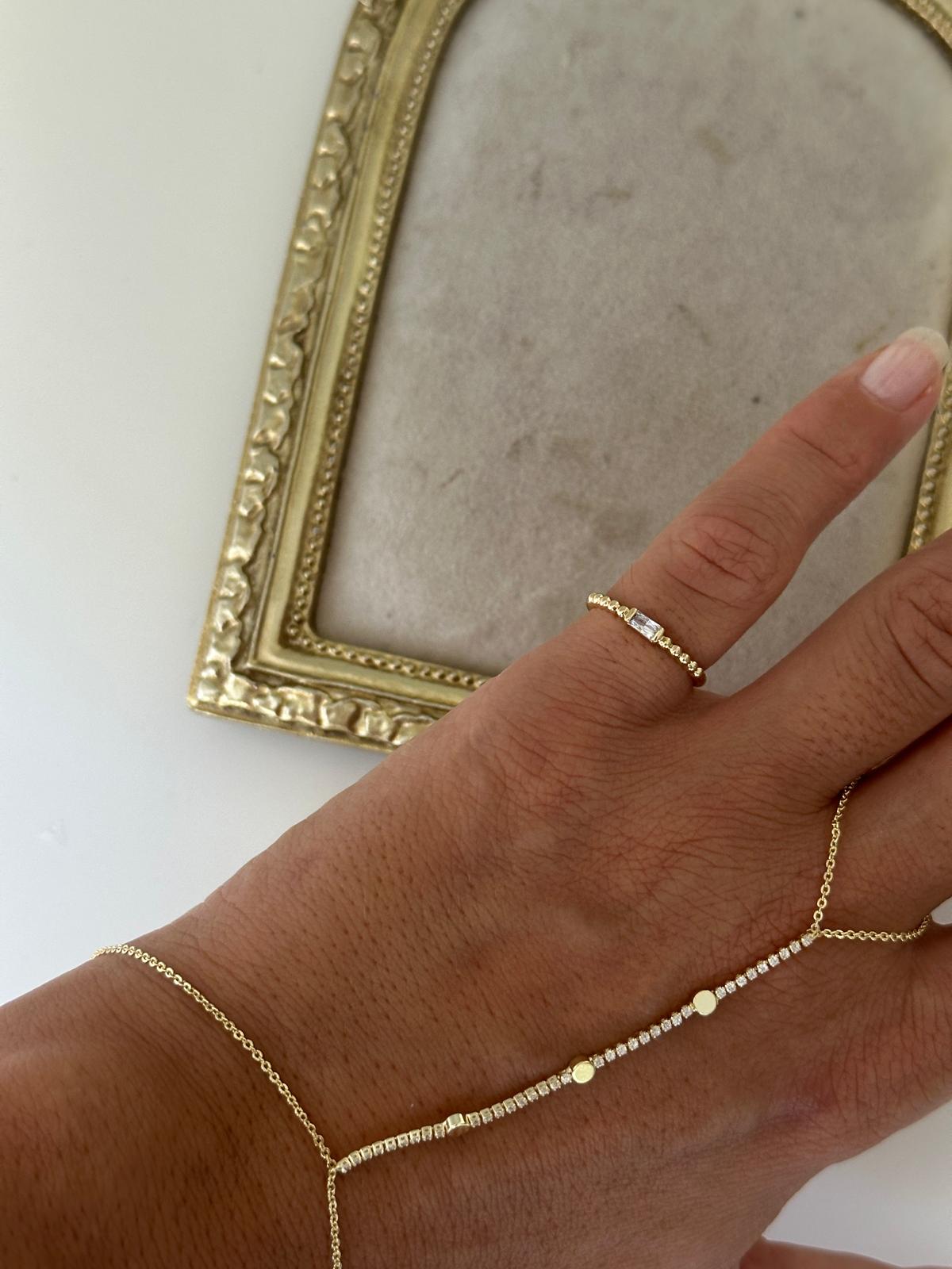 14K Gold Renkli Ortası Kristal Taşlı Baget Seçe Parmağı Yüzüğü