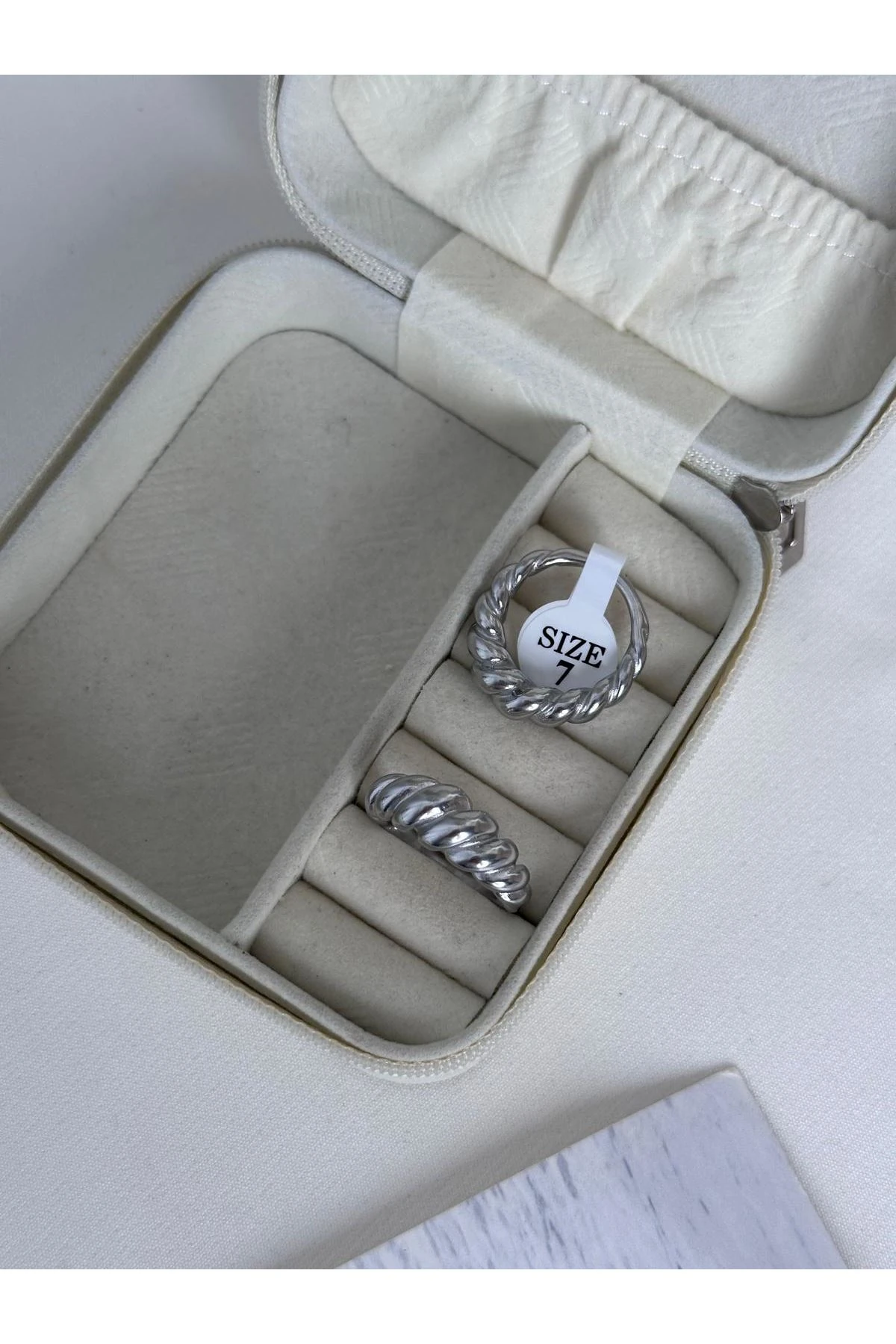 Gümüş Renkli Burgu Bomb Yüzük