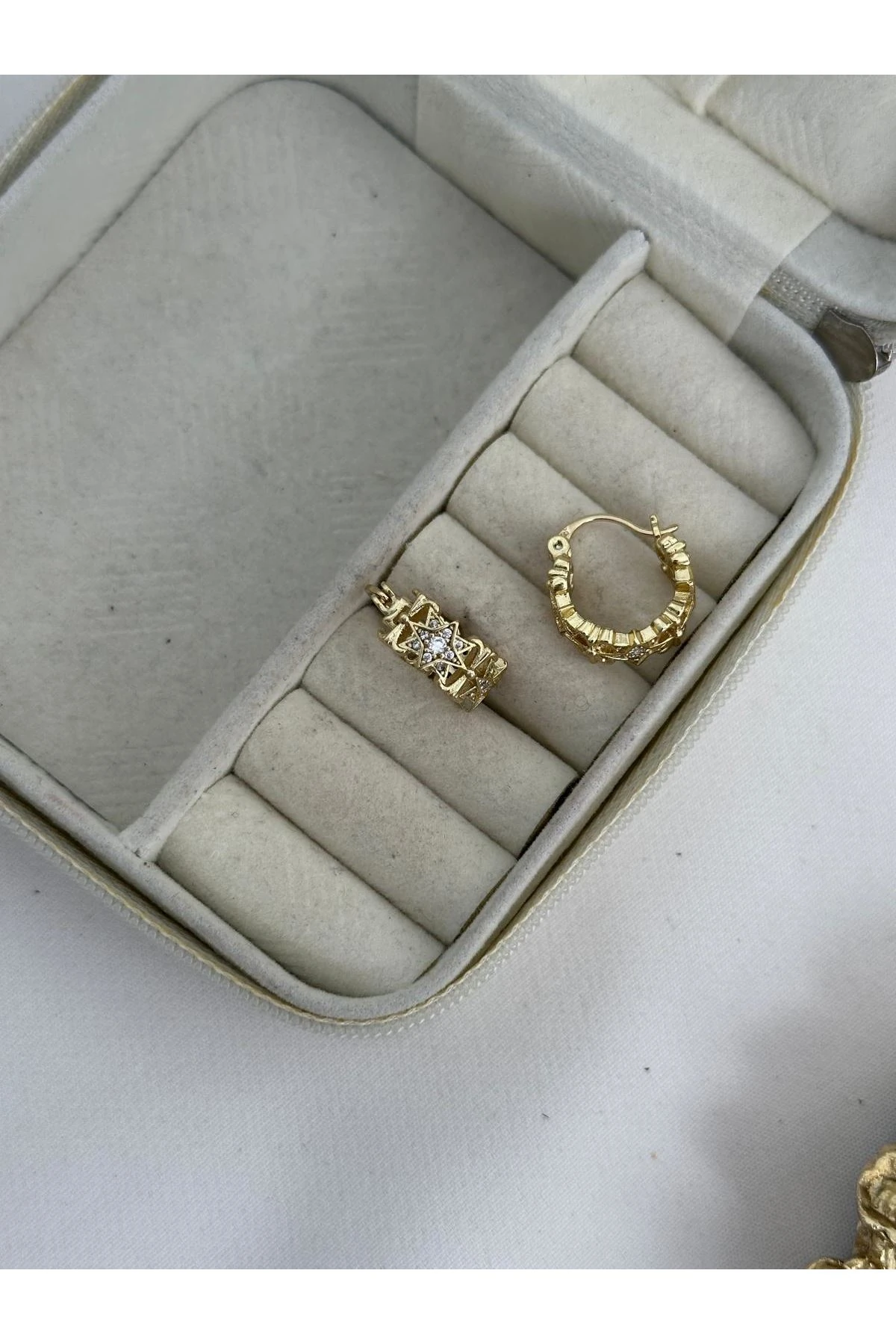 14K Gold Renkli  Halka Tararım Üç Yıldız Taşlı Küpe